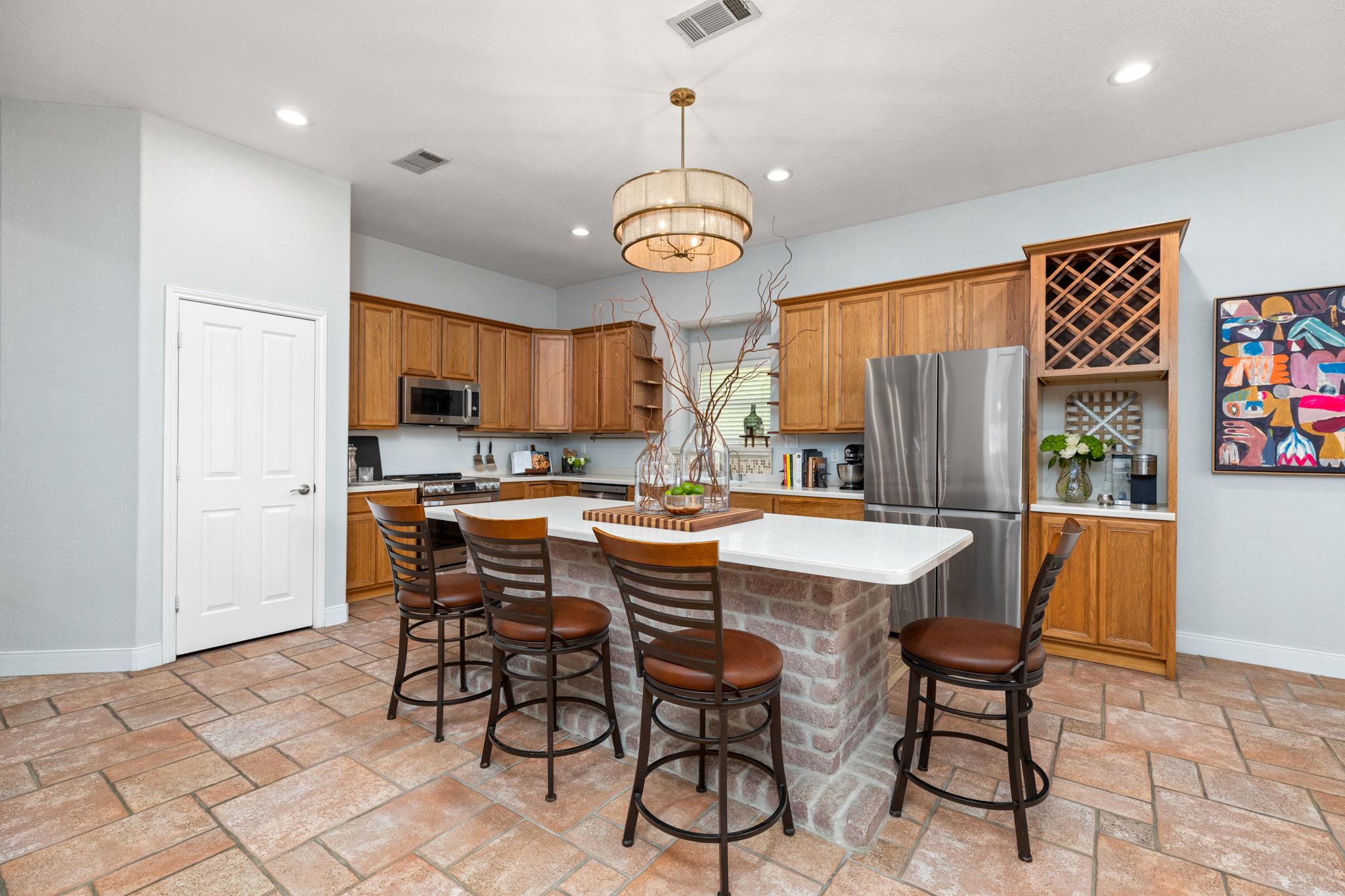 326 Red Bird Ln, Kingsbury, TX 78638