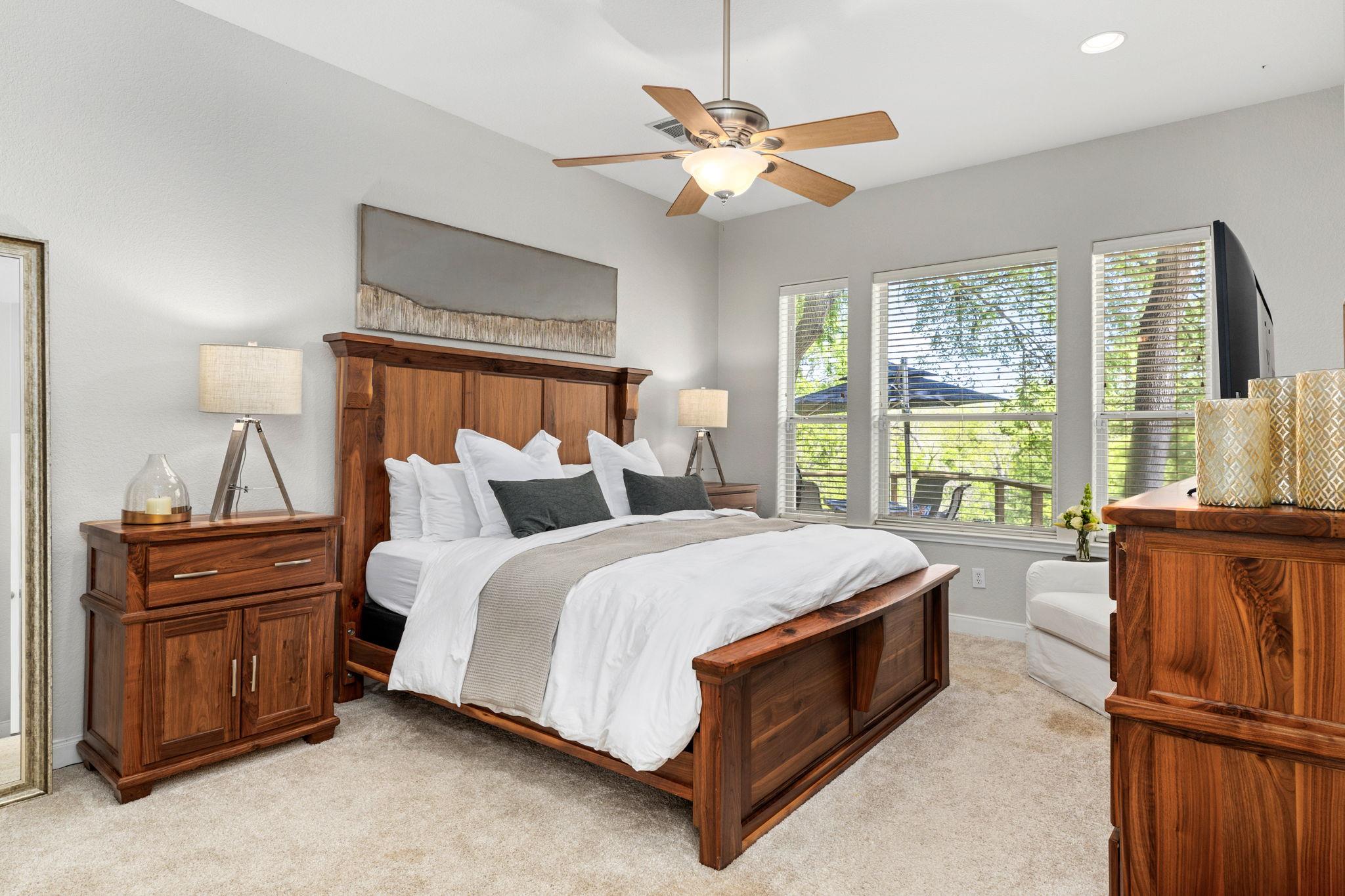 326 Red Bird Ln, Kingsbury, TX 78638