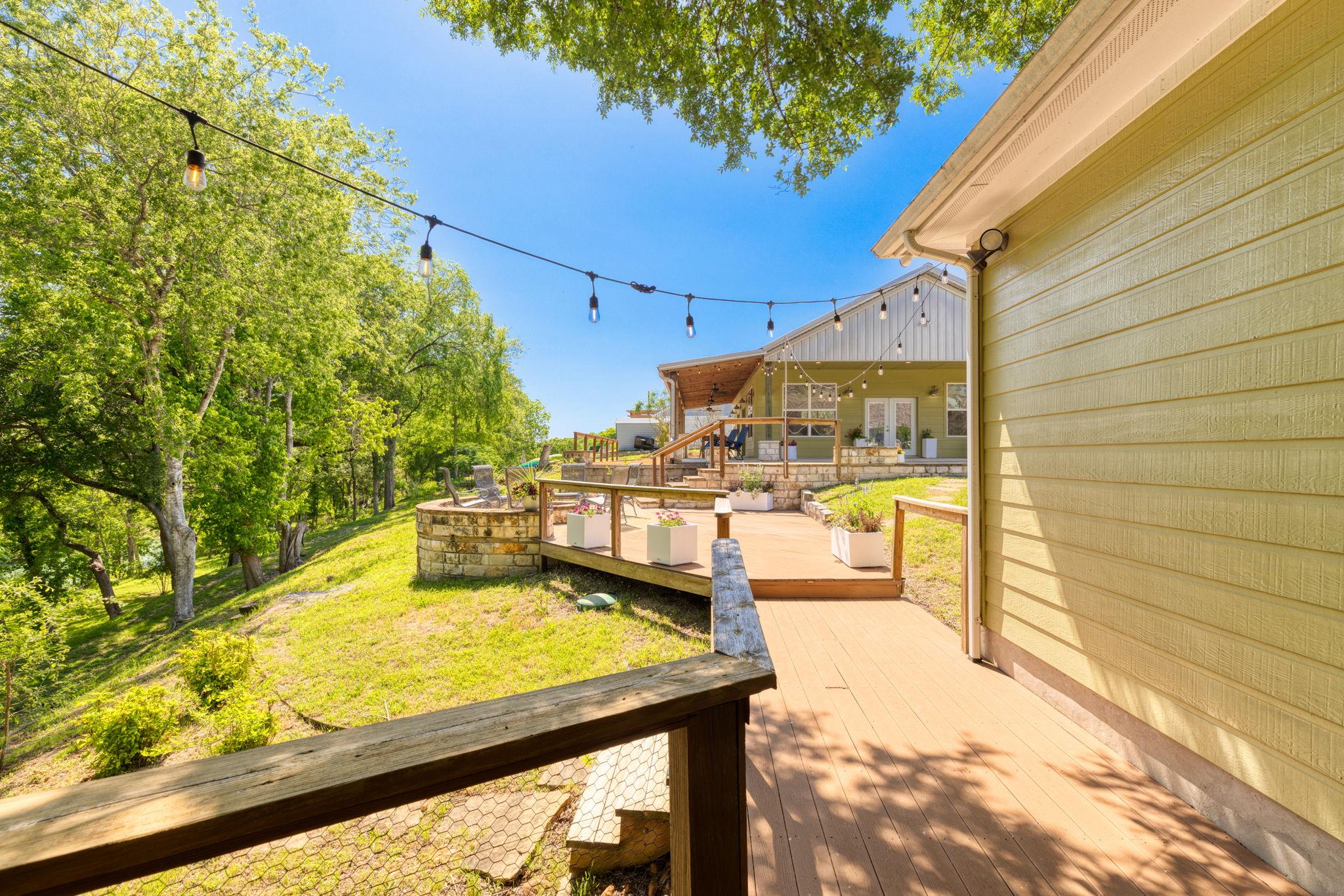 326 Red Bird Ln, Kingsbury, TX 78638