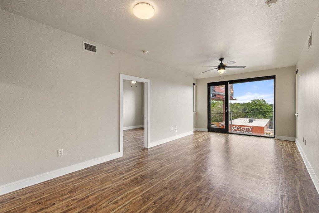 3016 Guadalupe St # 303, Austin, TX 78705