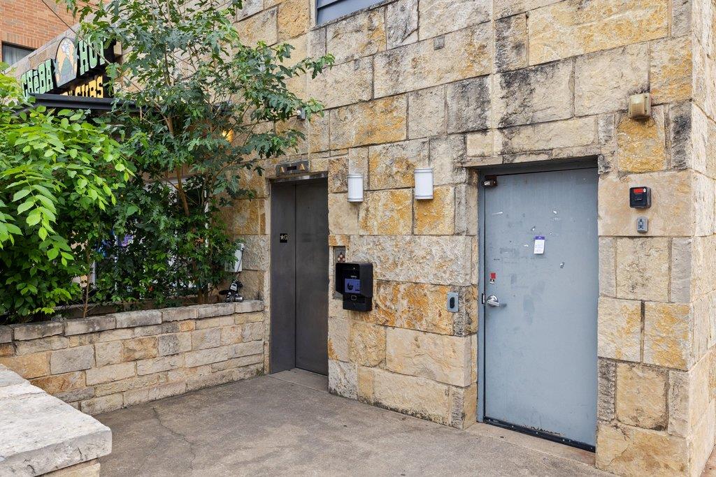 3016 Guadalupe St # 303, Austin, TX 78705
