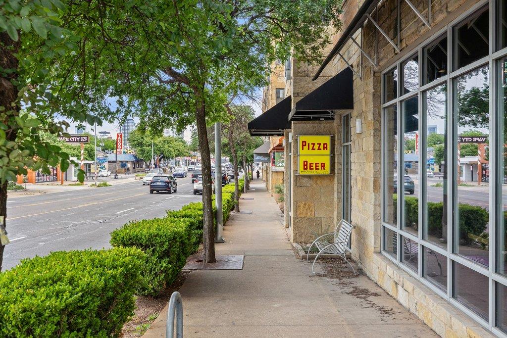 3016 Guadalupe St # 303, Austin, TX 78705