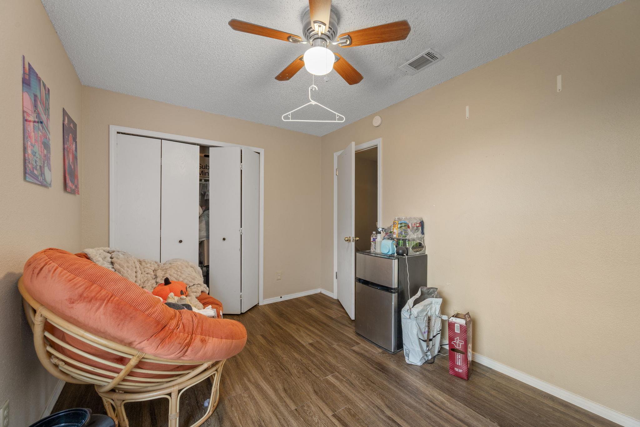128 Hillside Dr, Elgin, TX 78621