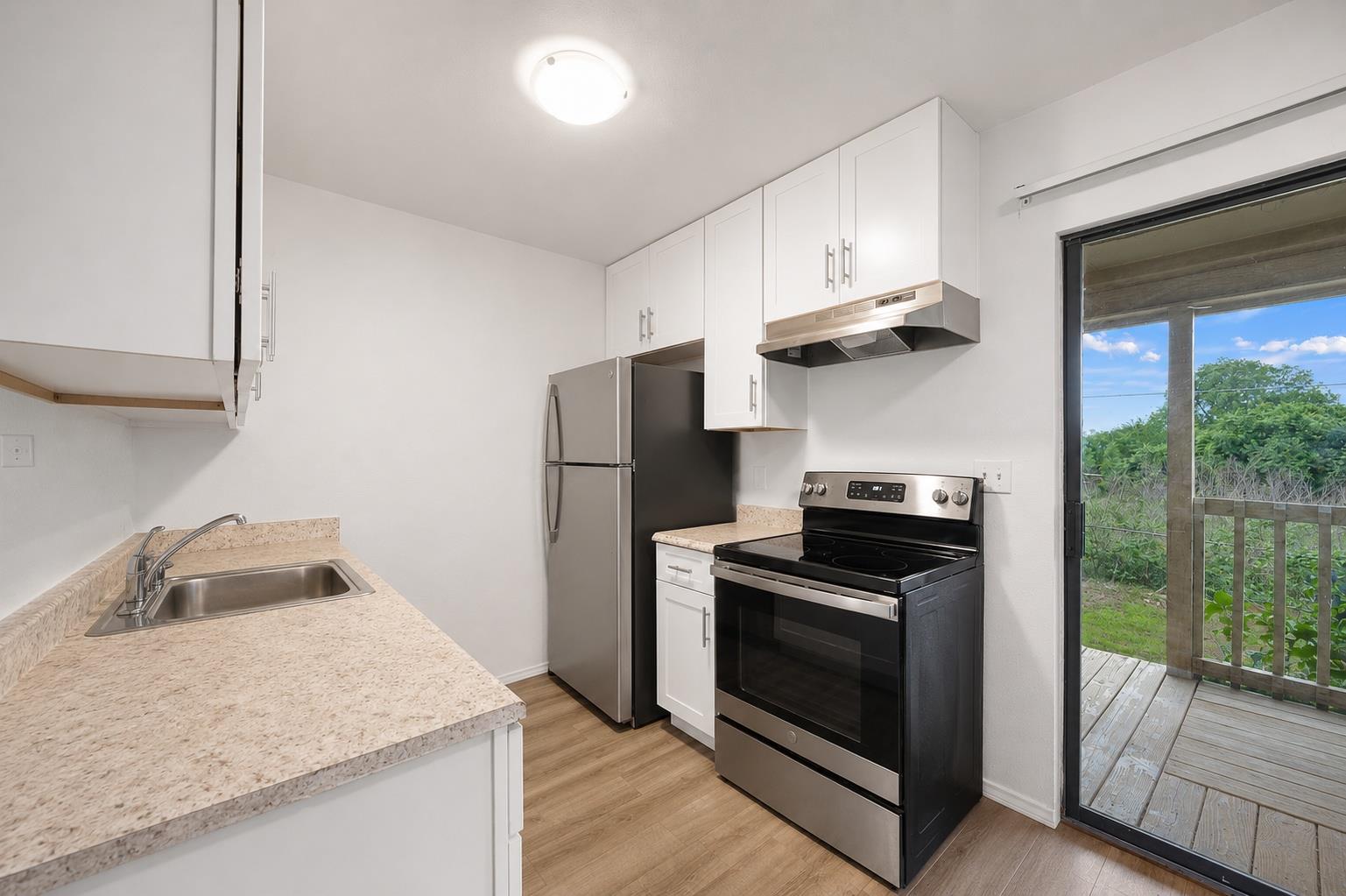 128 Hillside Dr, Elgin, TX 78621