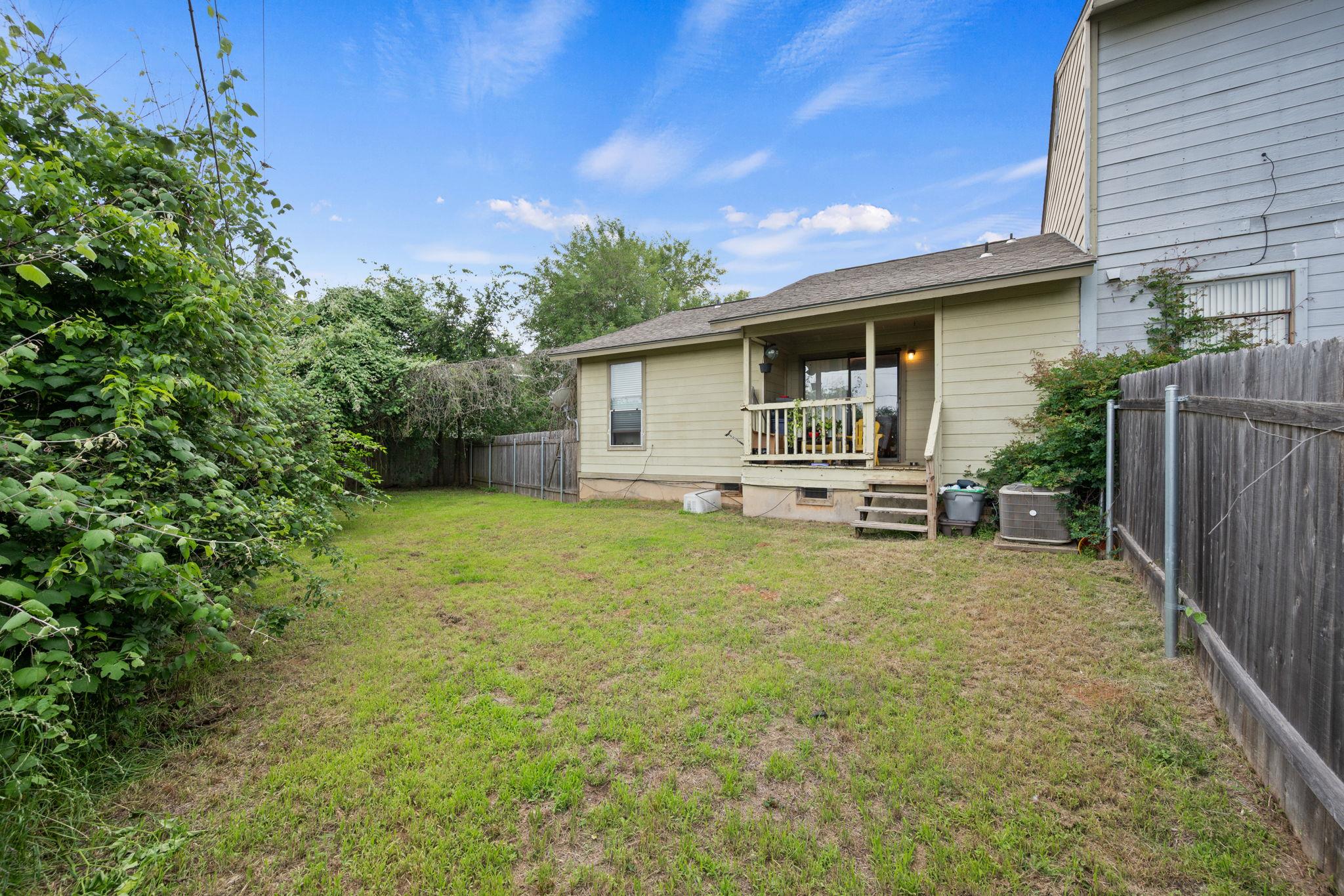 128 Hillside Dr, Elgin, TX 78621