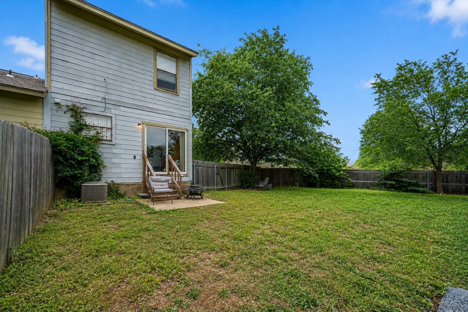 128 Hillside Dr, Elgin, TX 78621