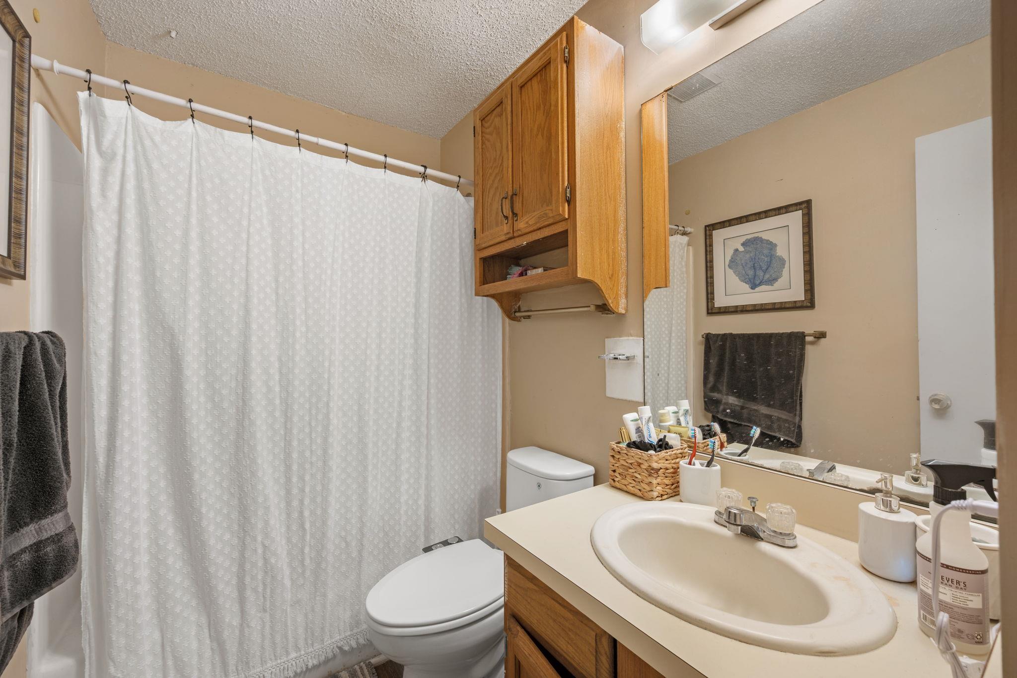 128 Hillside Dr, Elgin, TX 78621