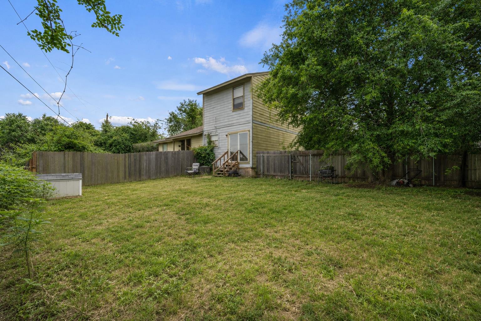 128 Hillside Dr, Elgin, TX 78621