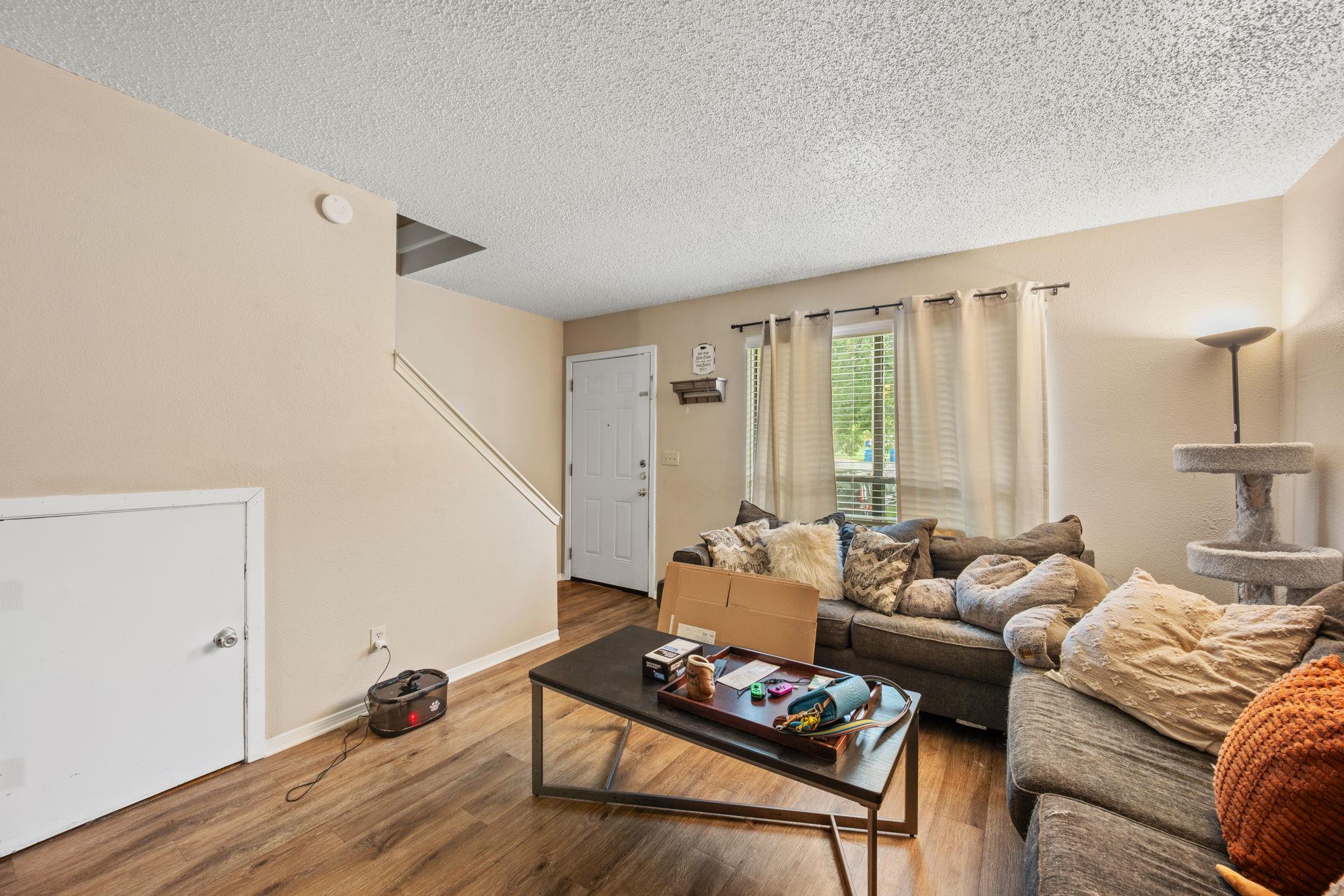 128 Hillside Dr, Elgin, TX 78621