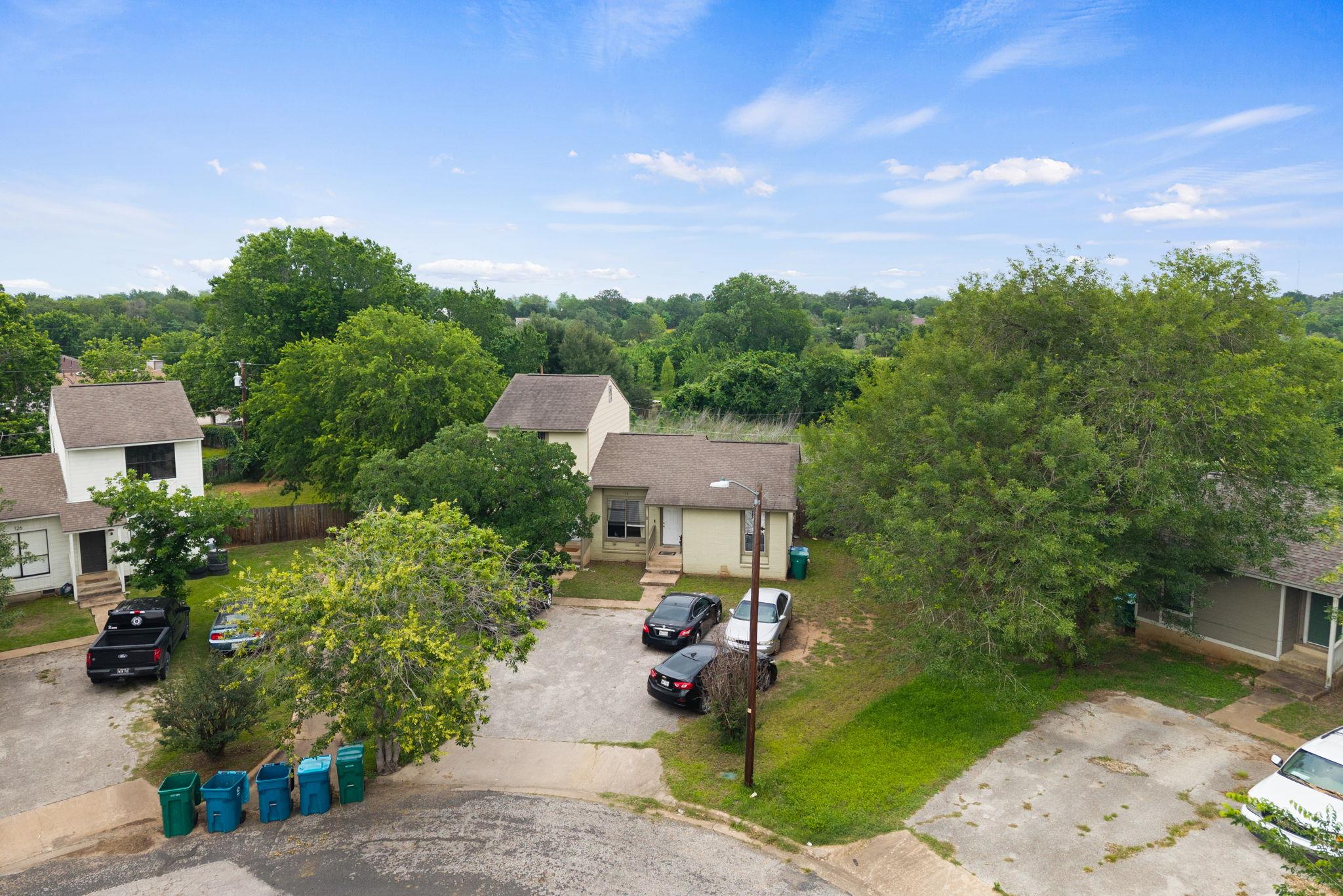 128 Hillside Dr, Elgin, TX 78621