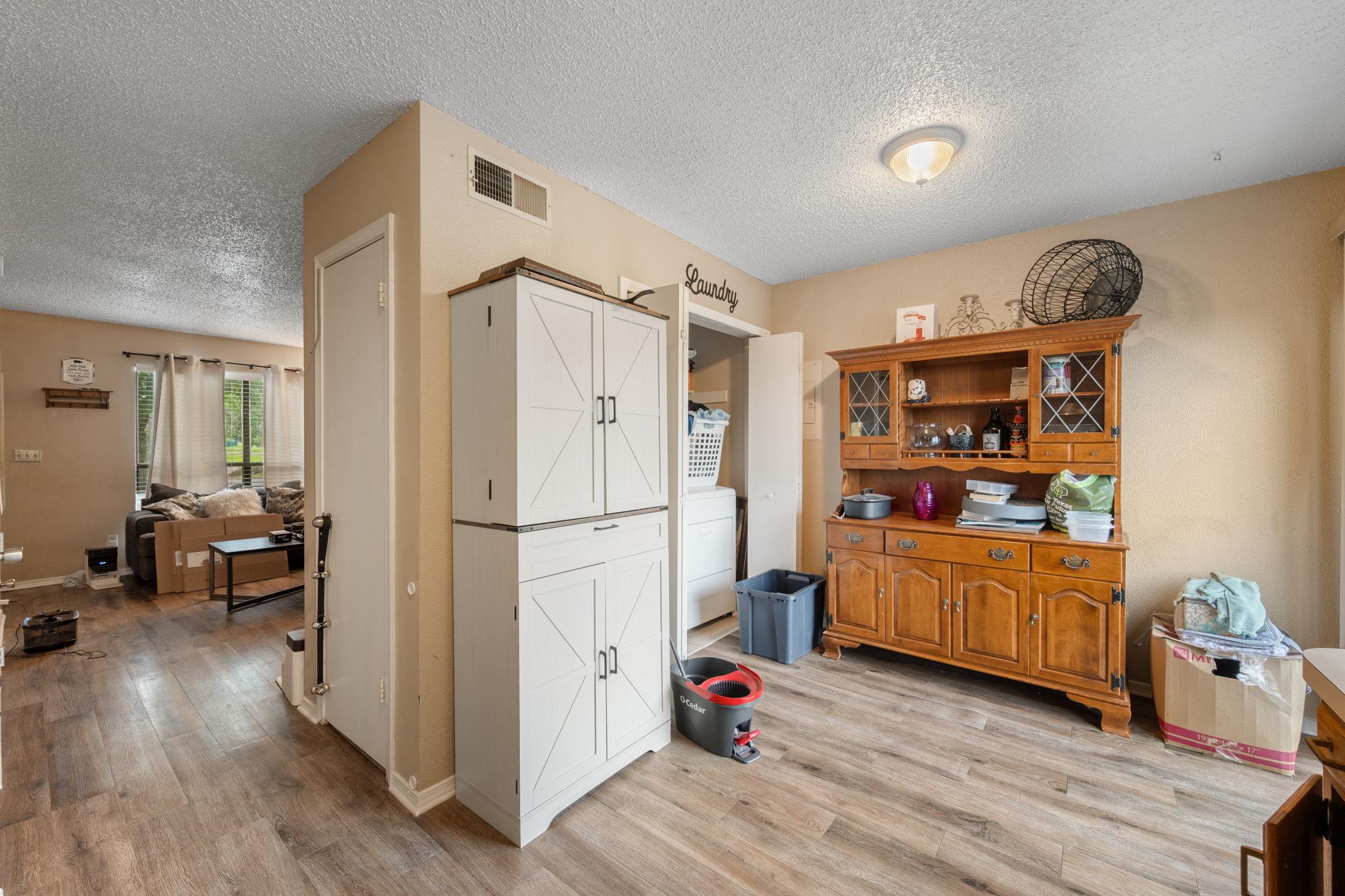 128 Hillside Dr, Elgin, TX 78621