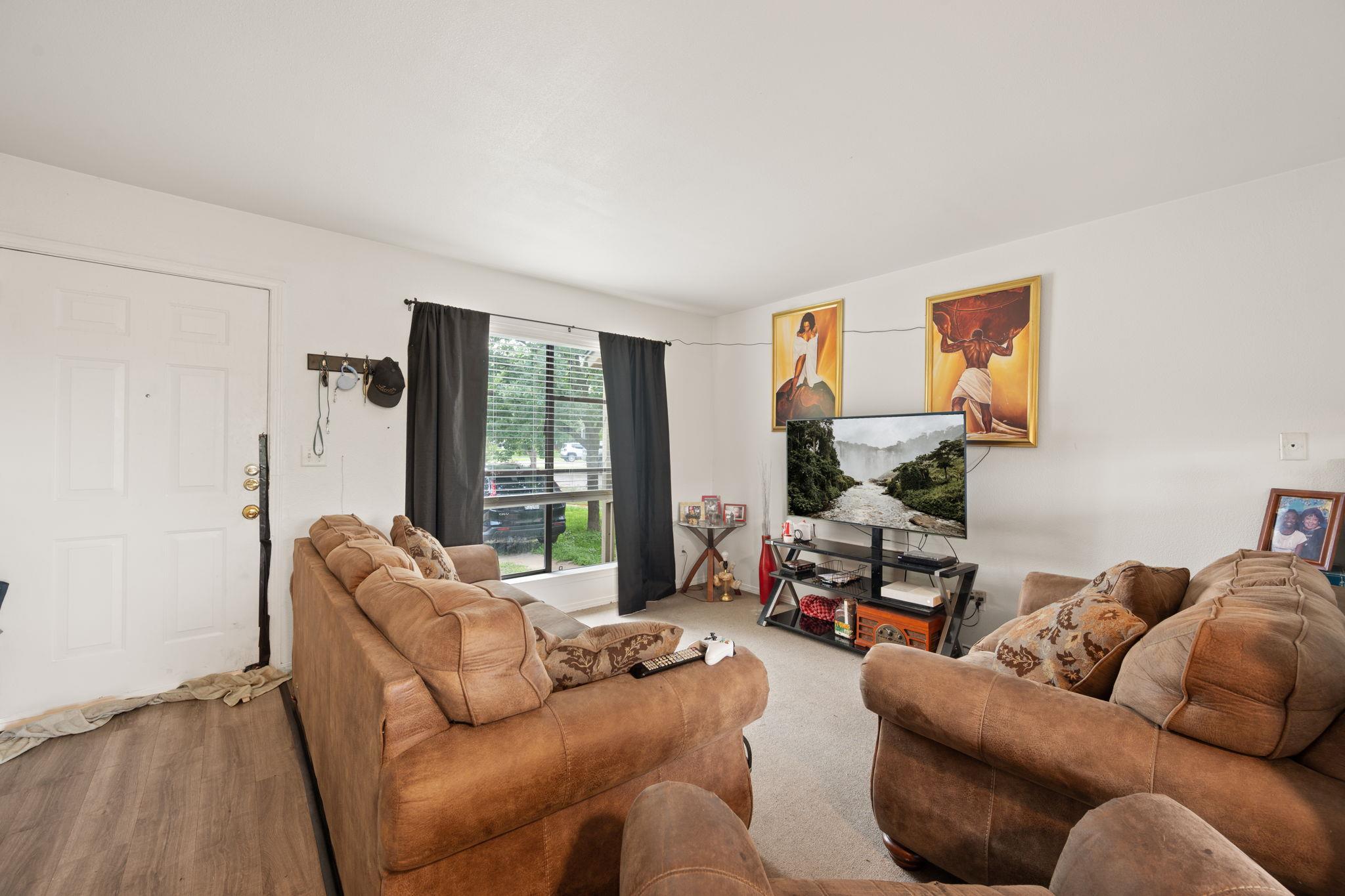 128 Hillside Dr, Elgin, TX 78621
