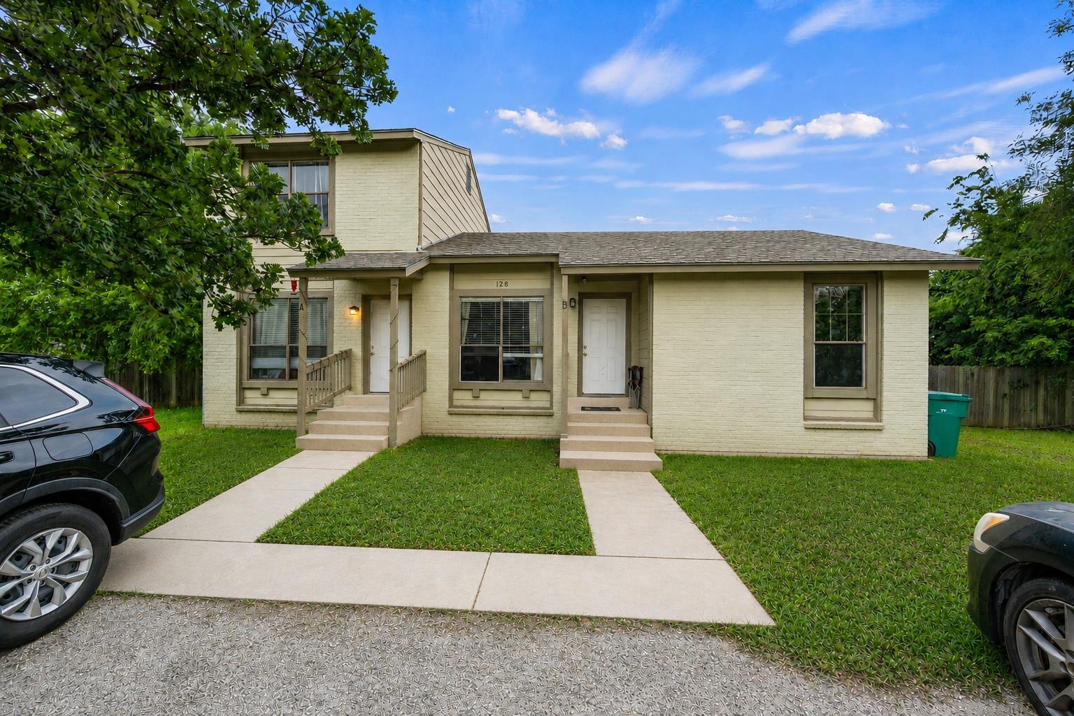 128 Hillside Dr, Elgin, TX 78621