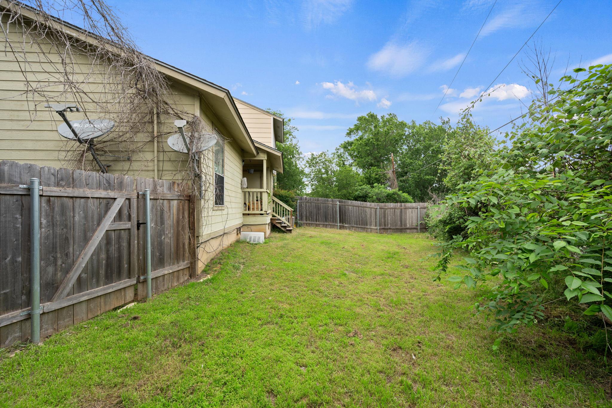 128 Hillside Dr, Elgin, TX 78621