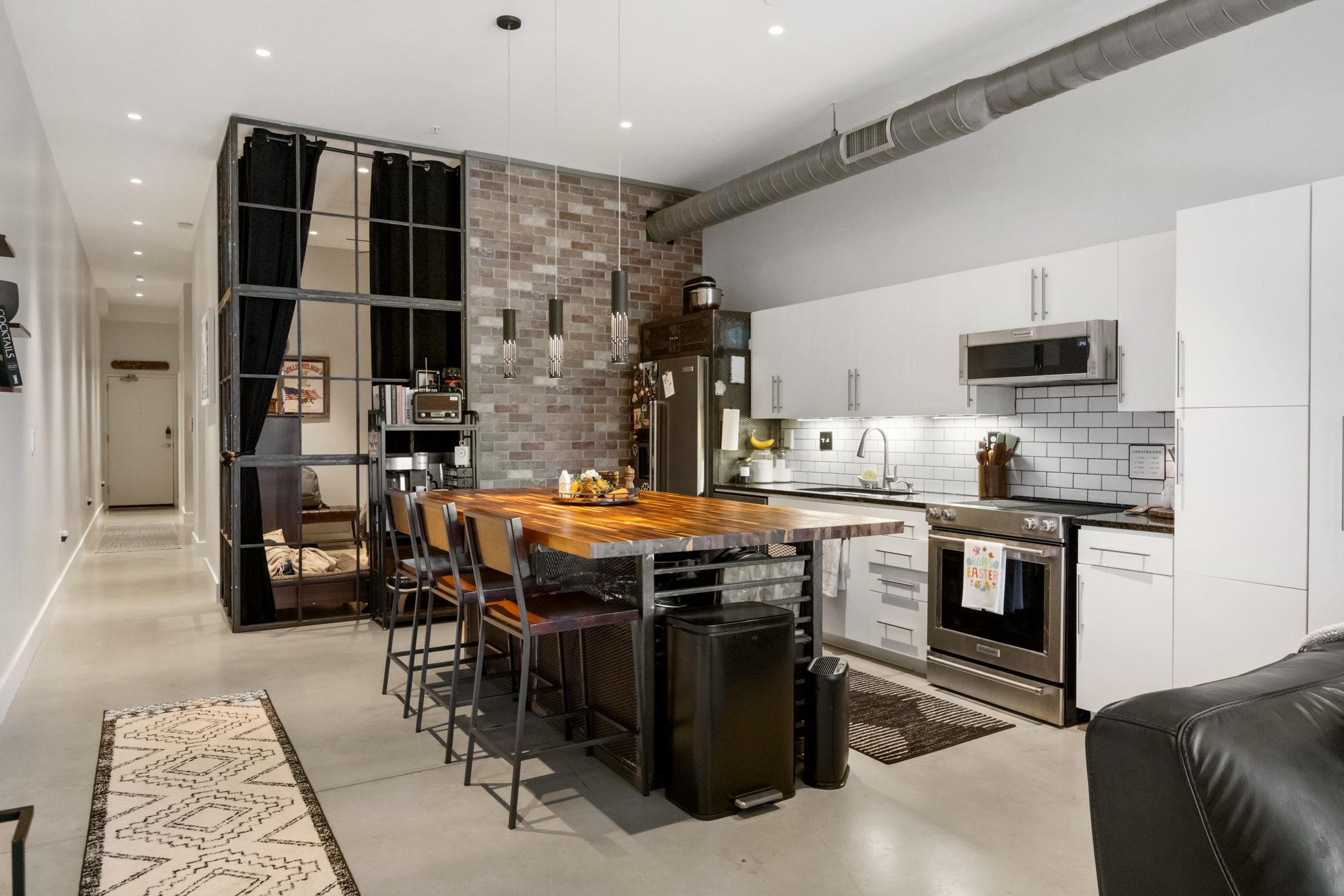 2235 E 6th St # 216, Austin, TX 78702