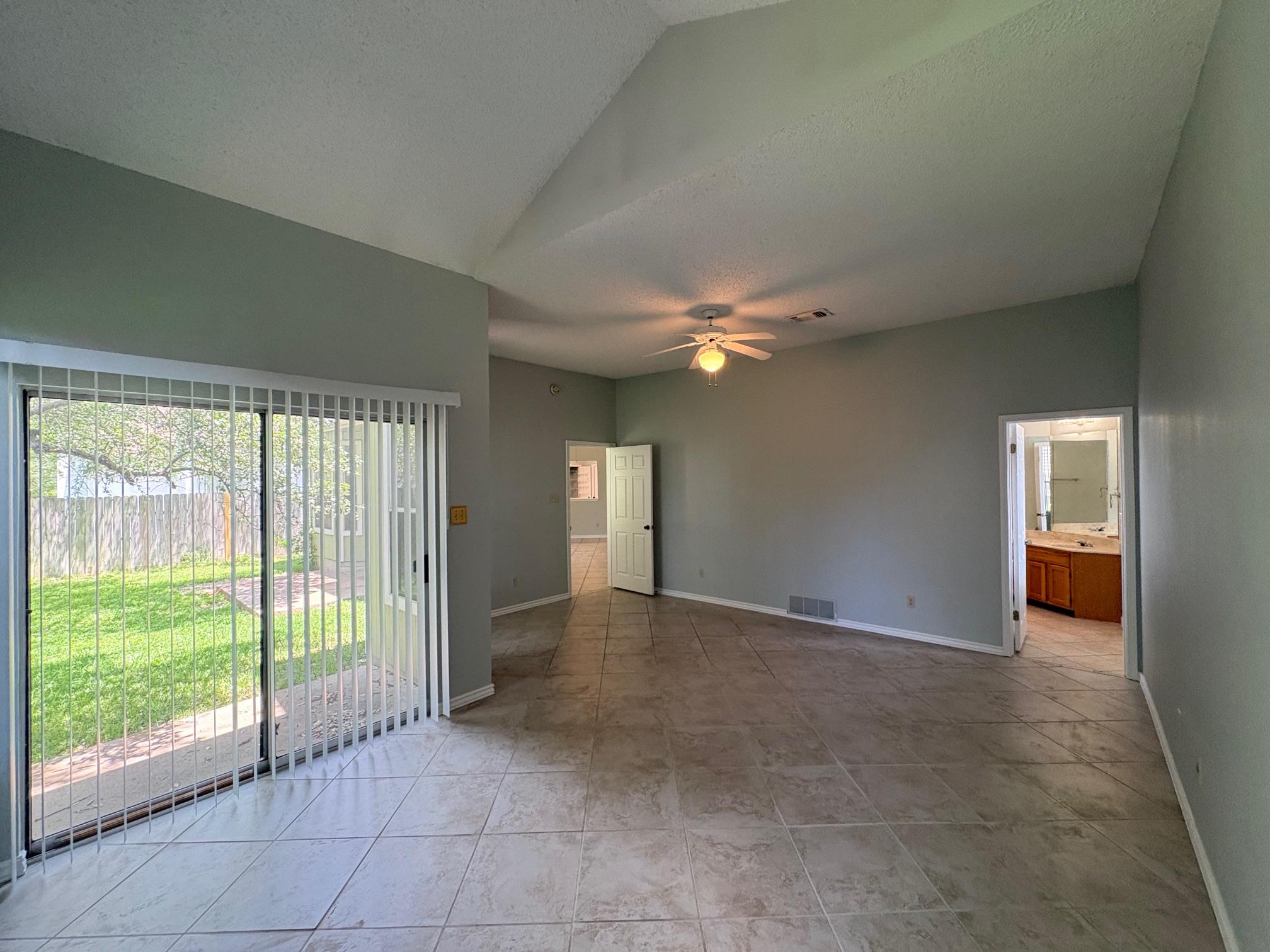 12604 Hunters Chase Dr, Austin, TX 78729