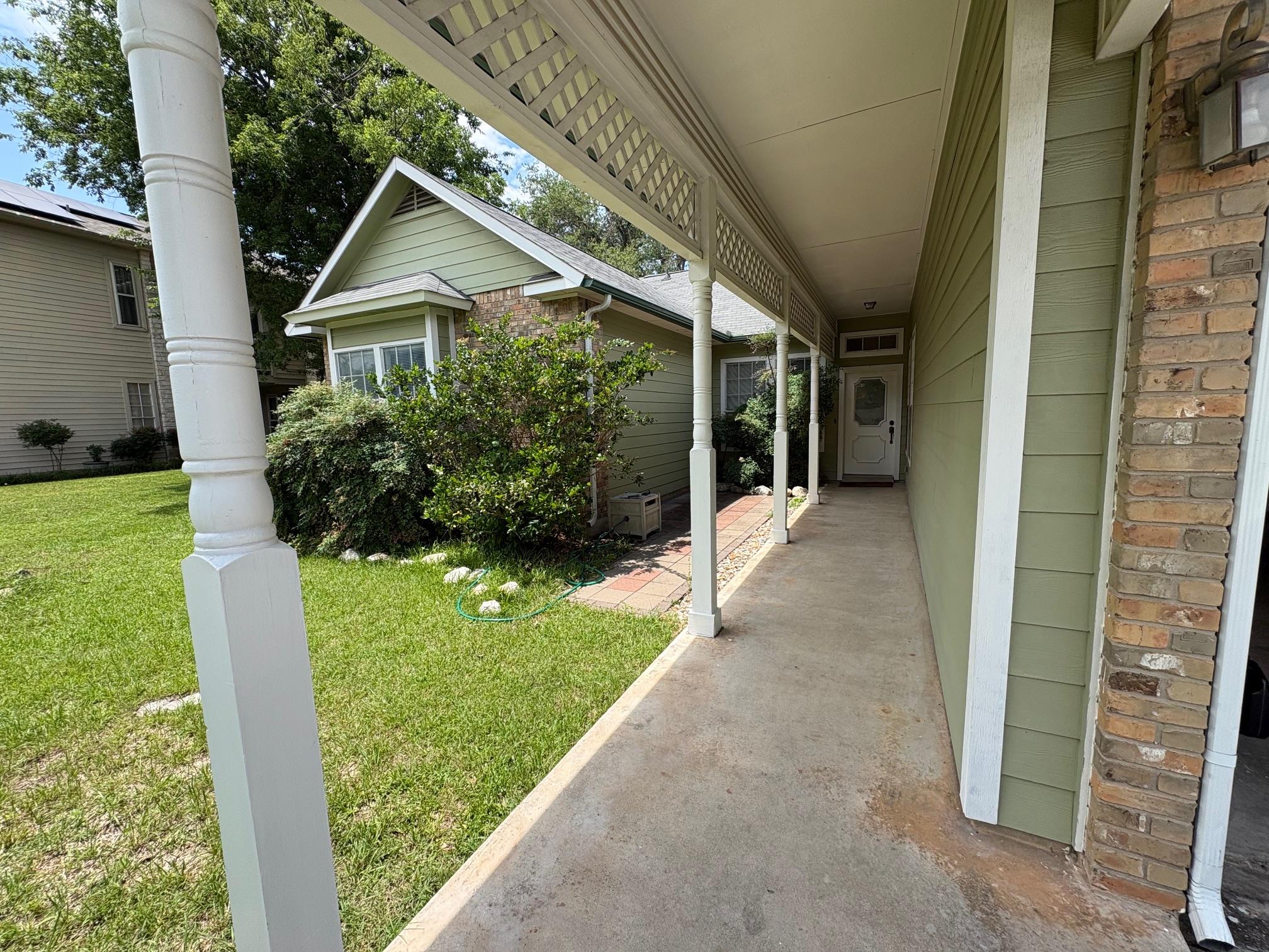 12604 Hunters Chase Dr, Austin, TX 78729