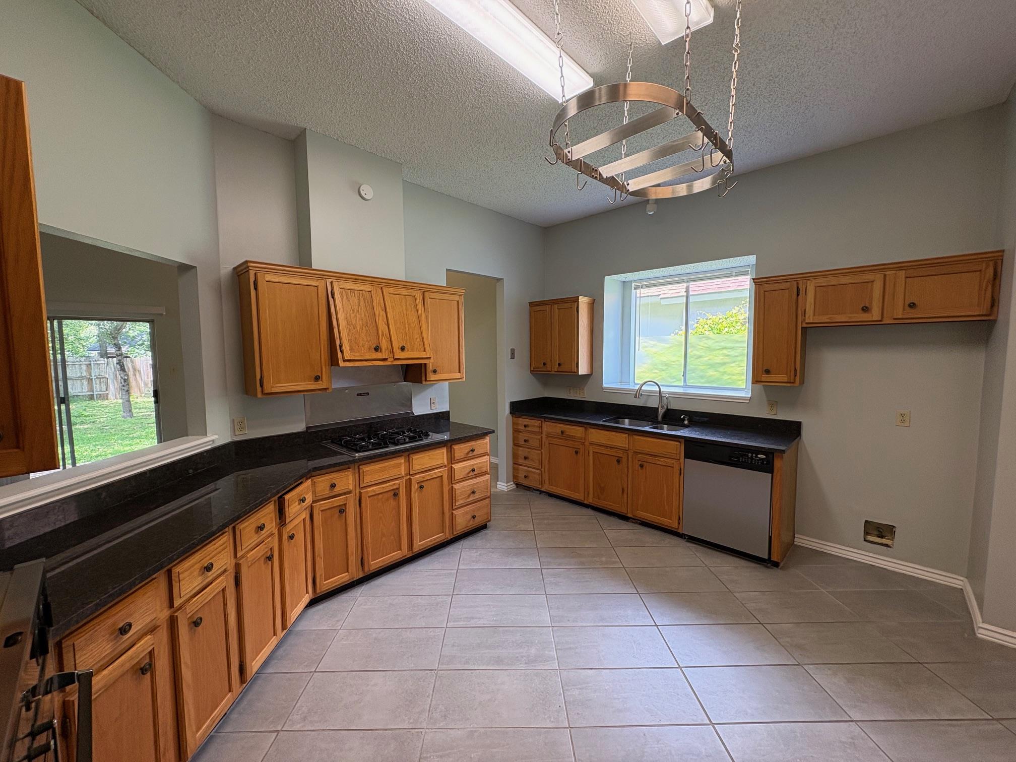 12604 Hunters Chase Dr, Austin, TX 78729