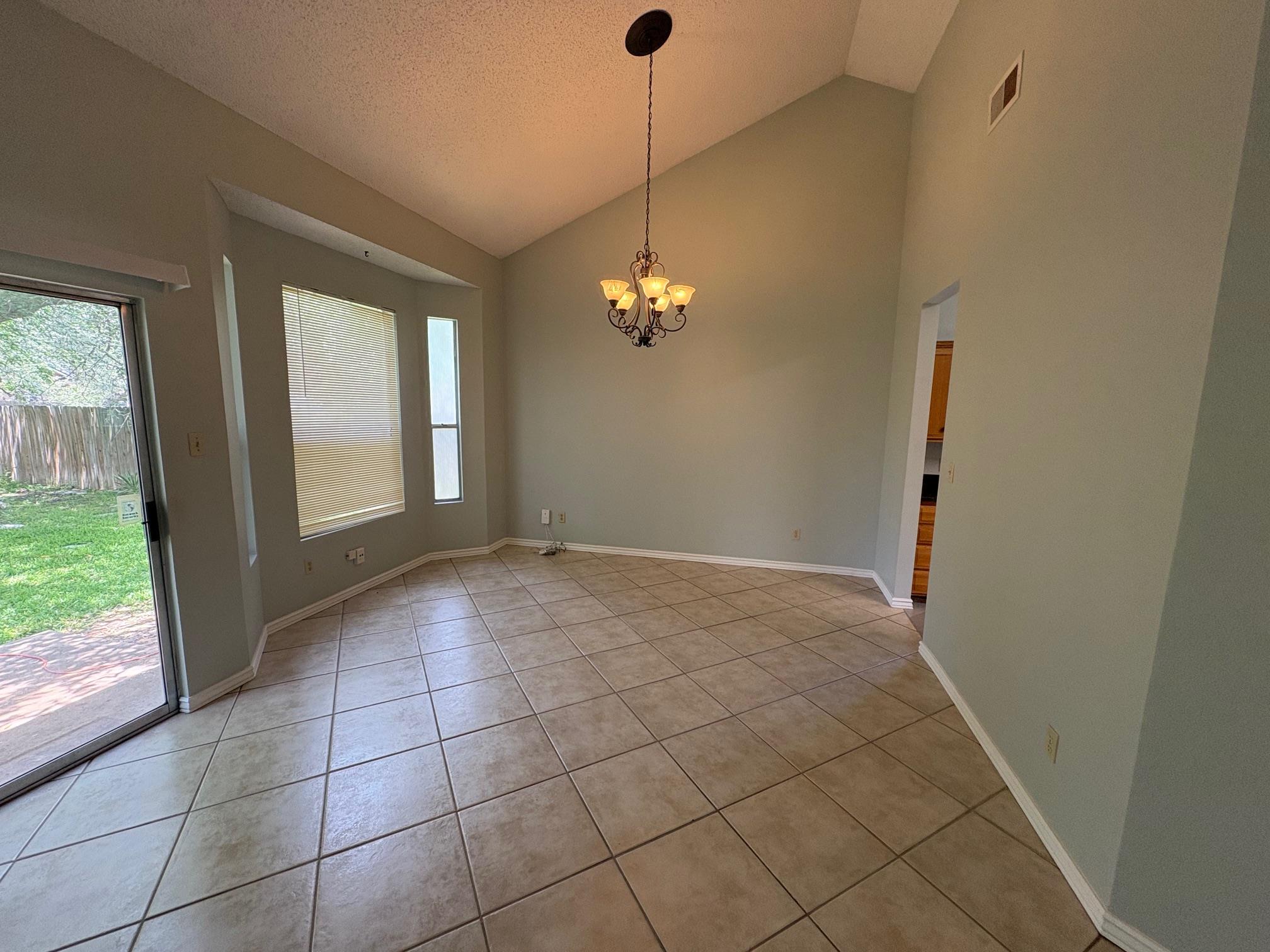12604 Hunters Chase Dr, Austin, TX 78729