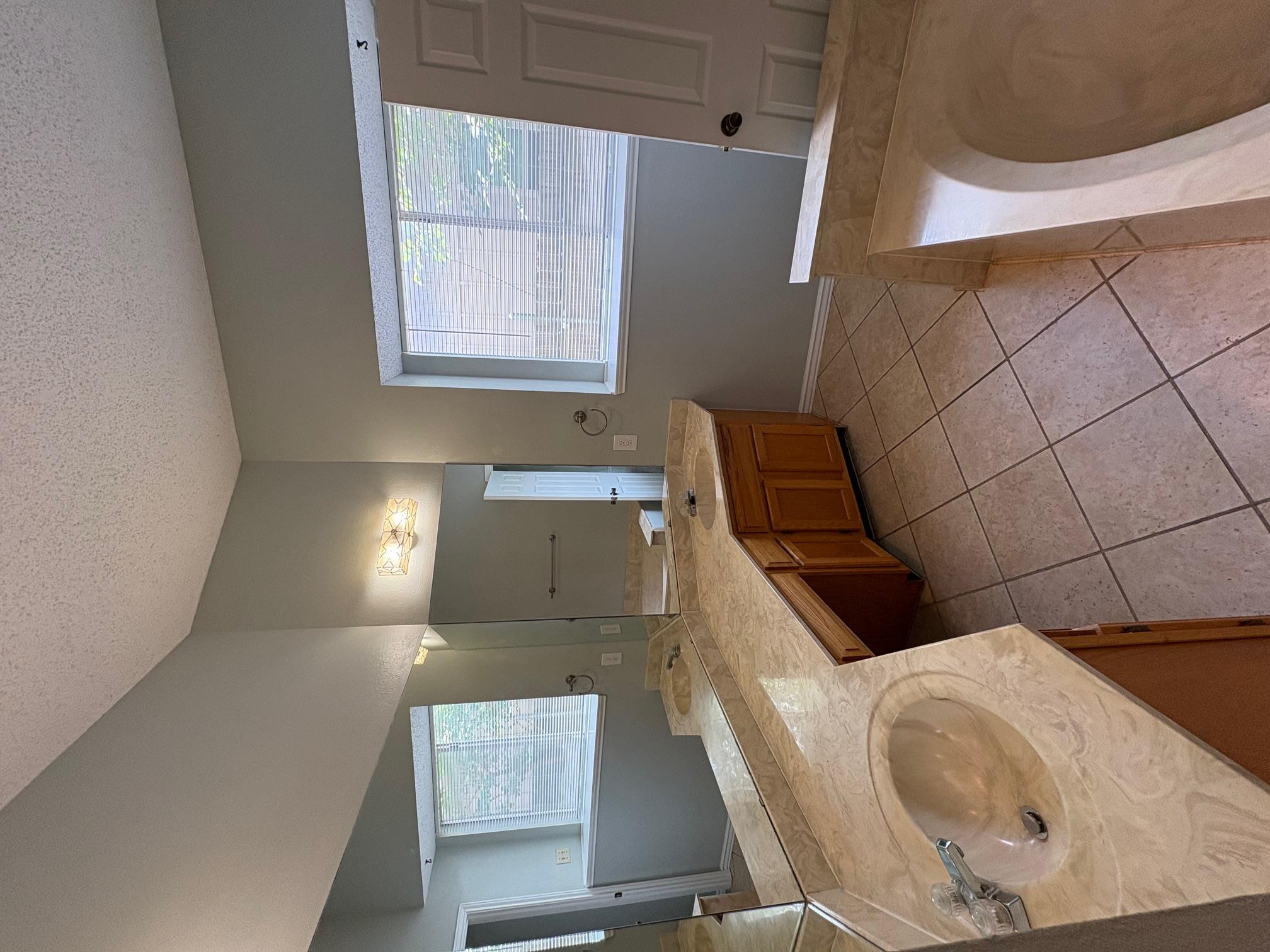 12604 Hunters Chase Dr, Austin, TX 78729