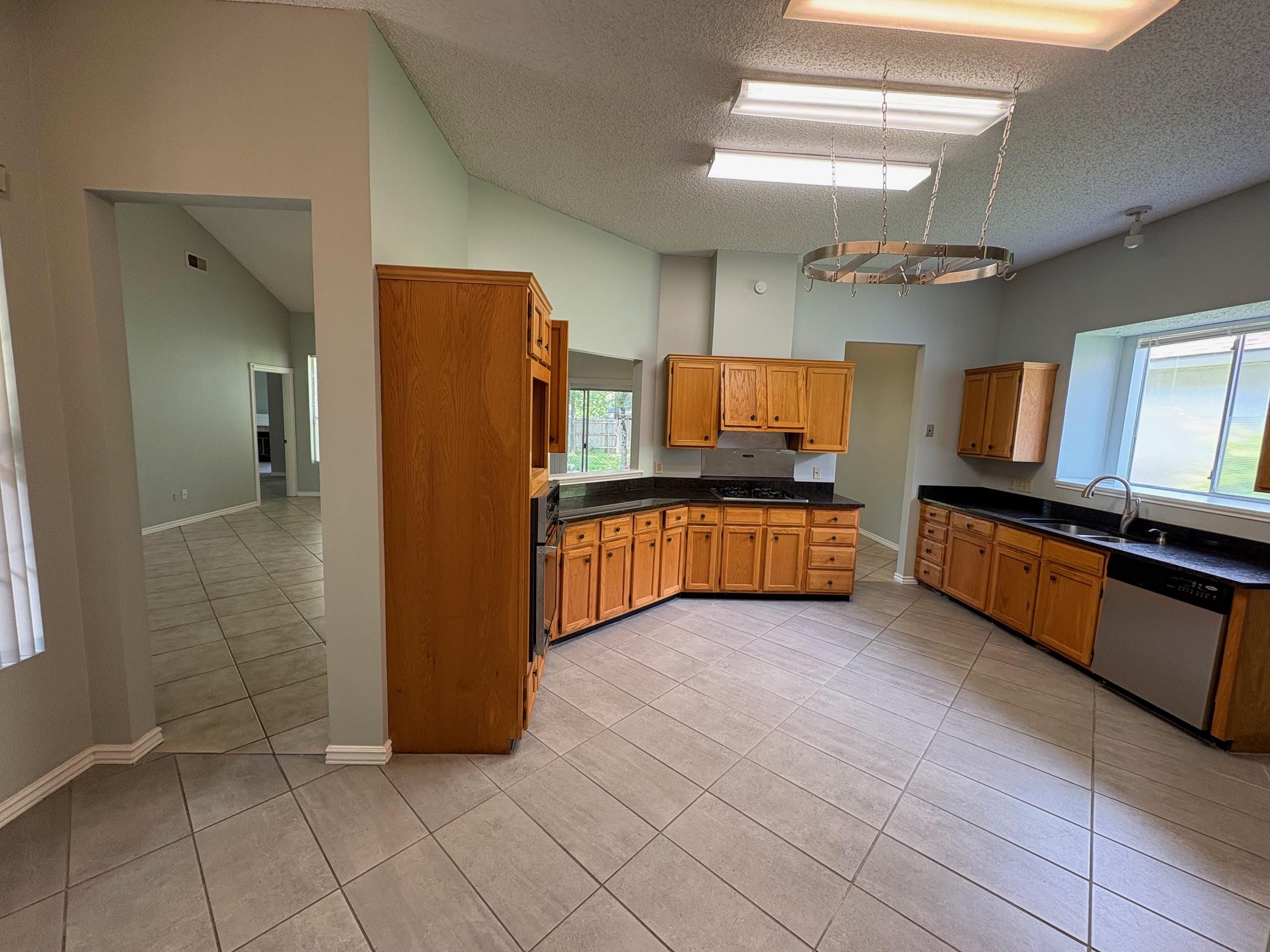 12604 Hunters Chase Dr, Austin, TX 78729
