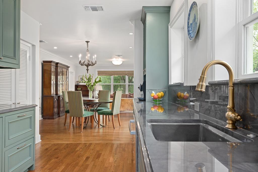 1908 W 37th St, Austin, TX 78731