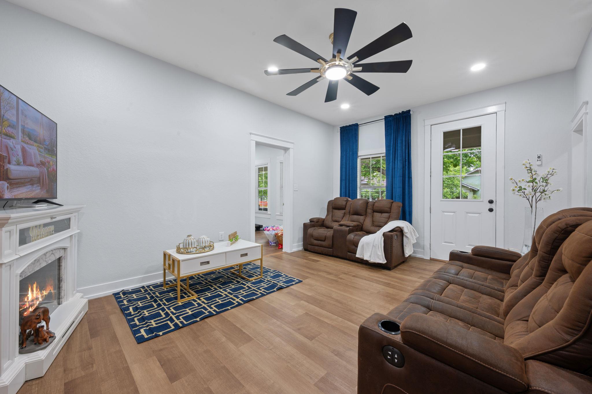 602 E 6th St, Cameron, TX 76520