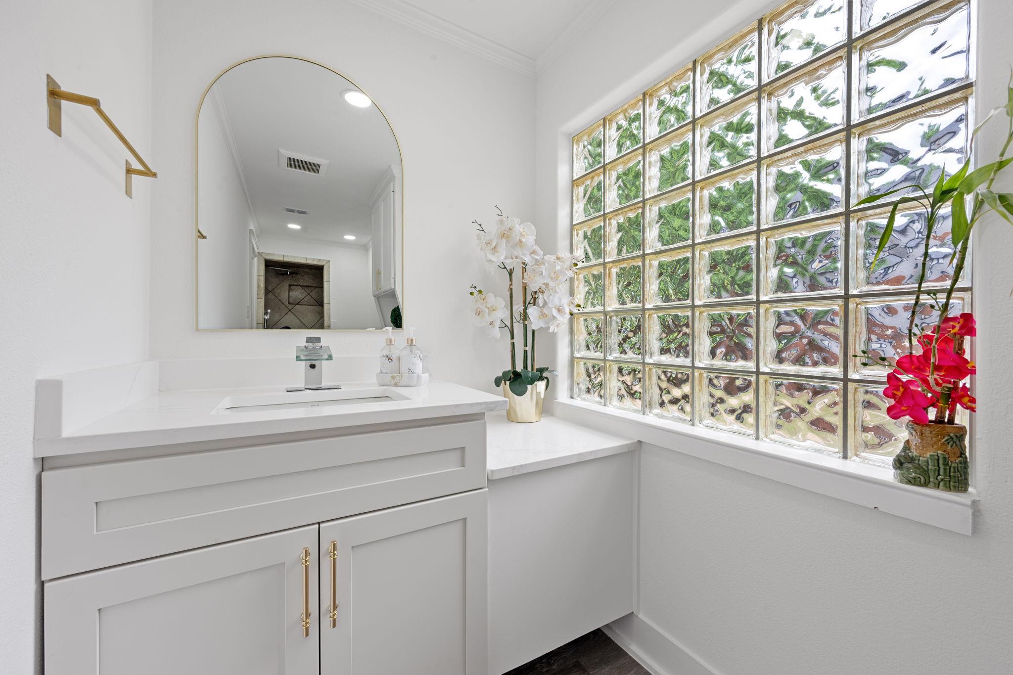 602 E 6th St, Cameron, TX 76520
