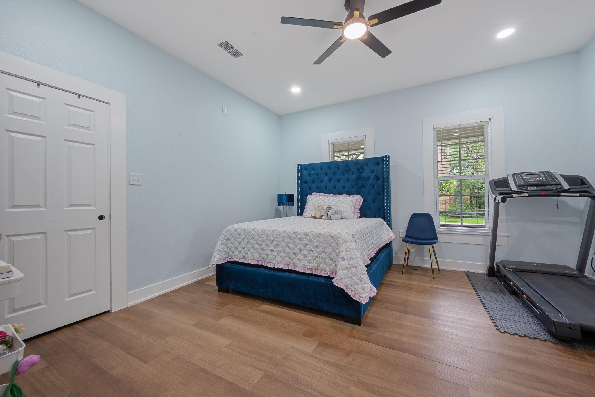 602 E 6th St, Cameron, TX 76520