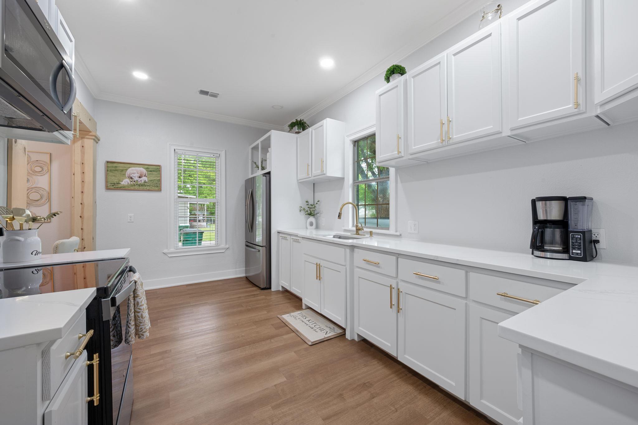 602 E 6th St, Cameron, TX 76520