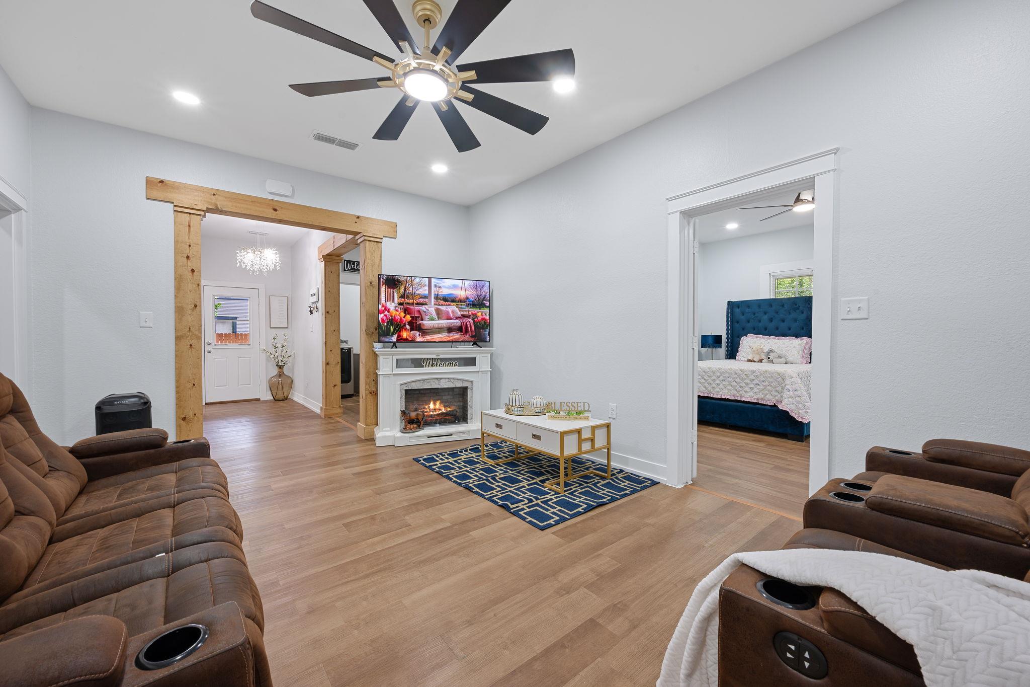 602 E 6th St, Cameron, TX 76520
