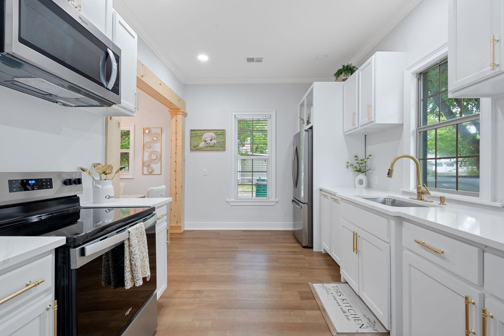 602 E 6th St, Cameron, TX 76520
