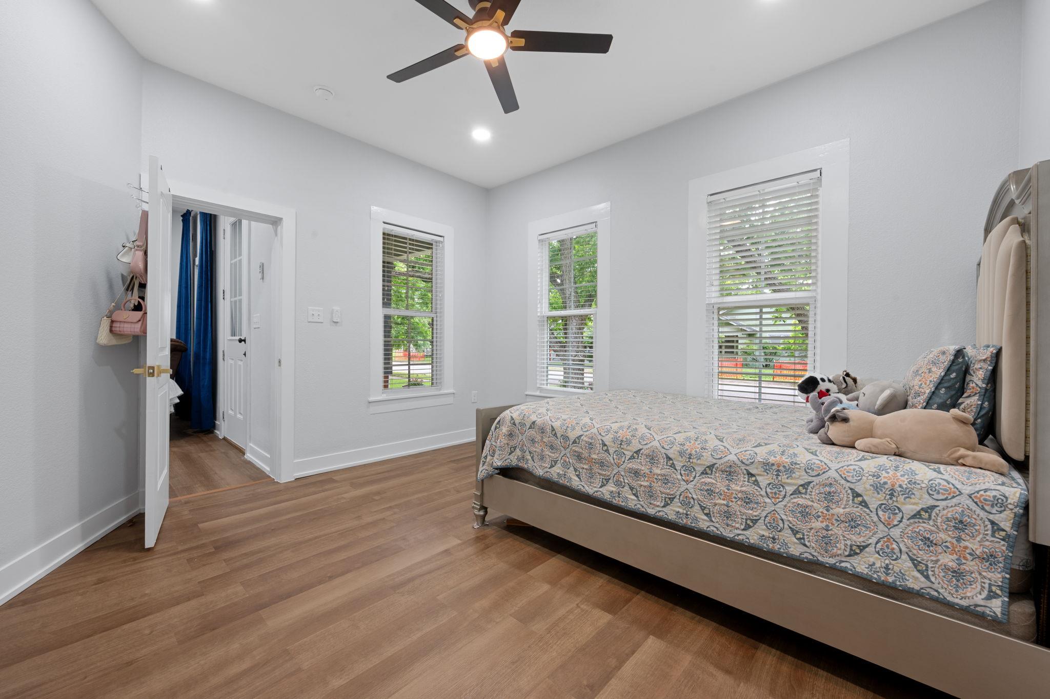 602 E 6th St, Cameron, TX 76520
