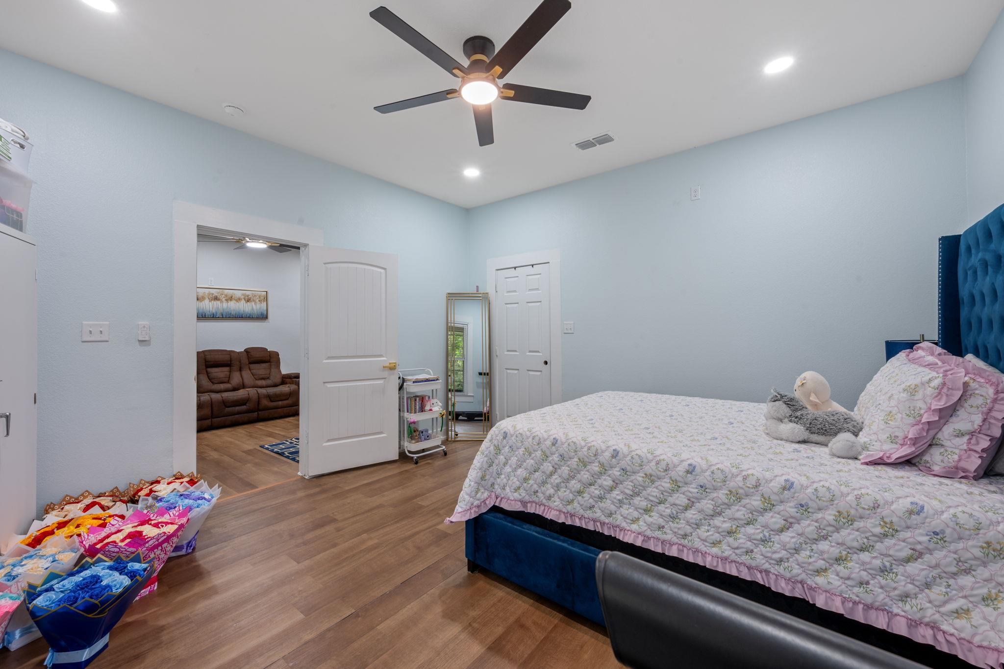 602 E 6th St, Cameron, TX 76520