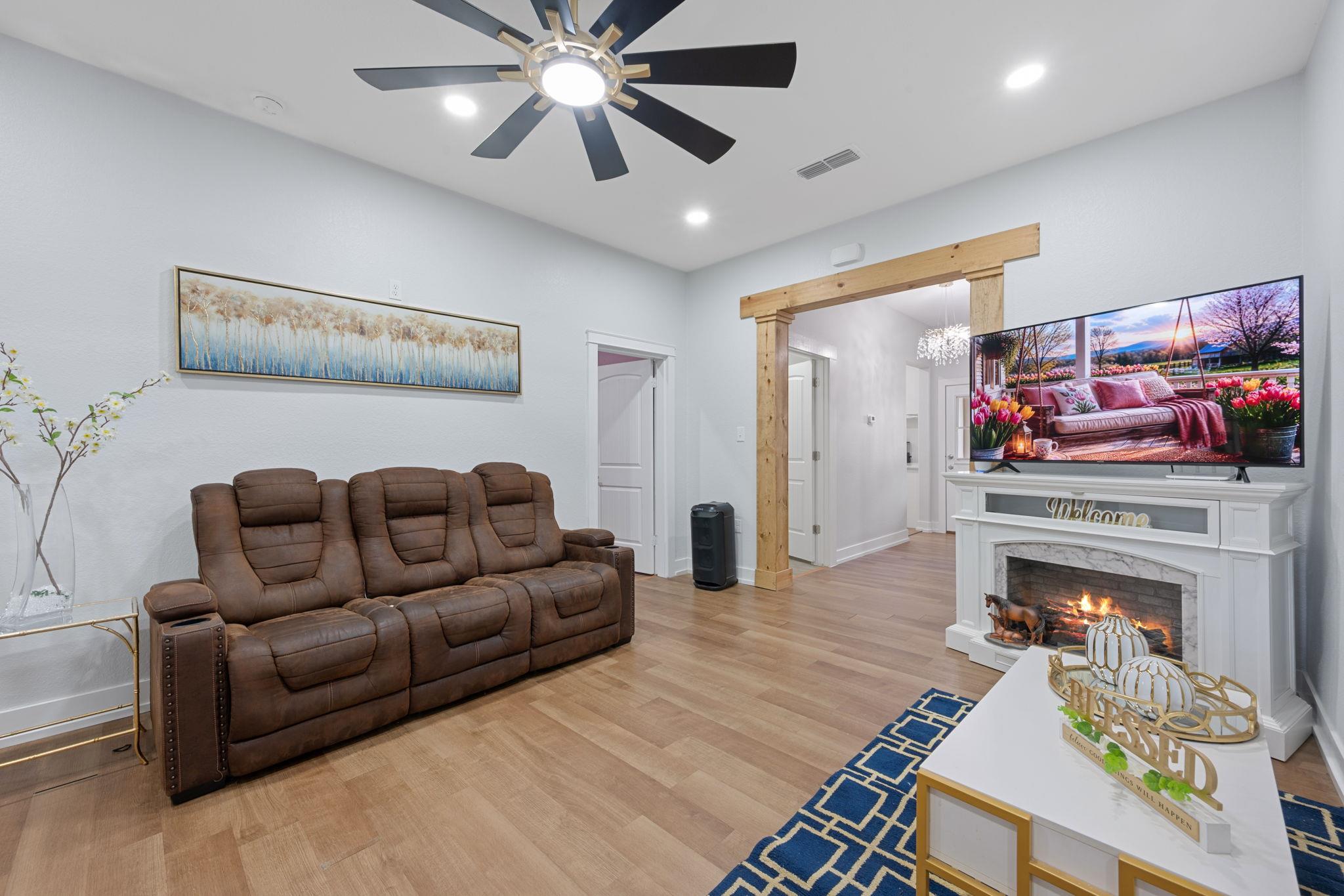 602 E 6th St, Cameron, TX 76520