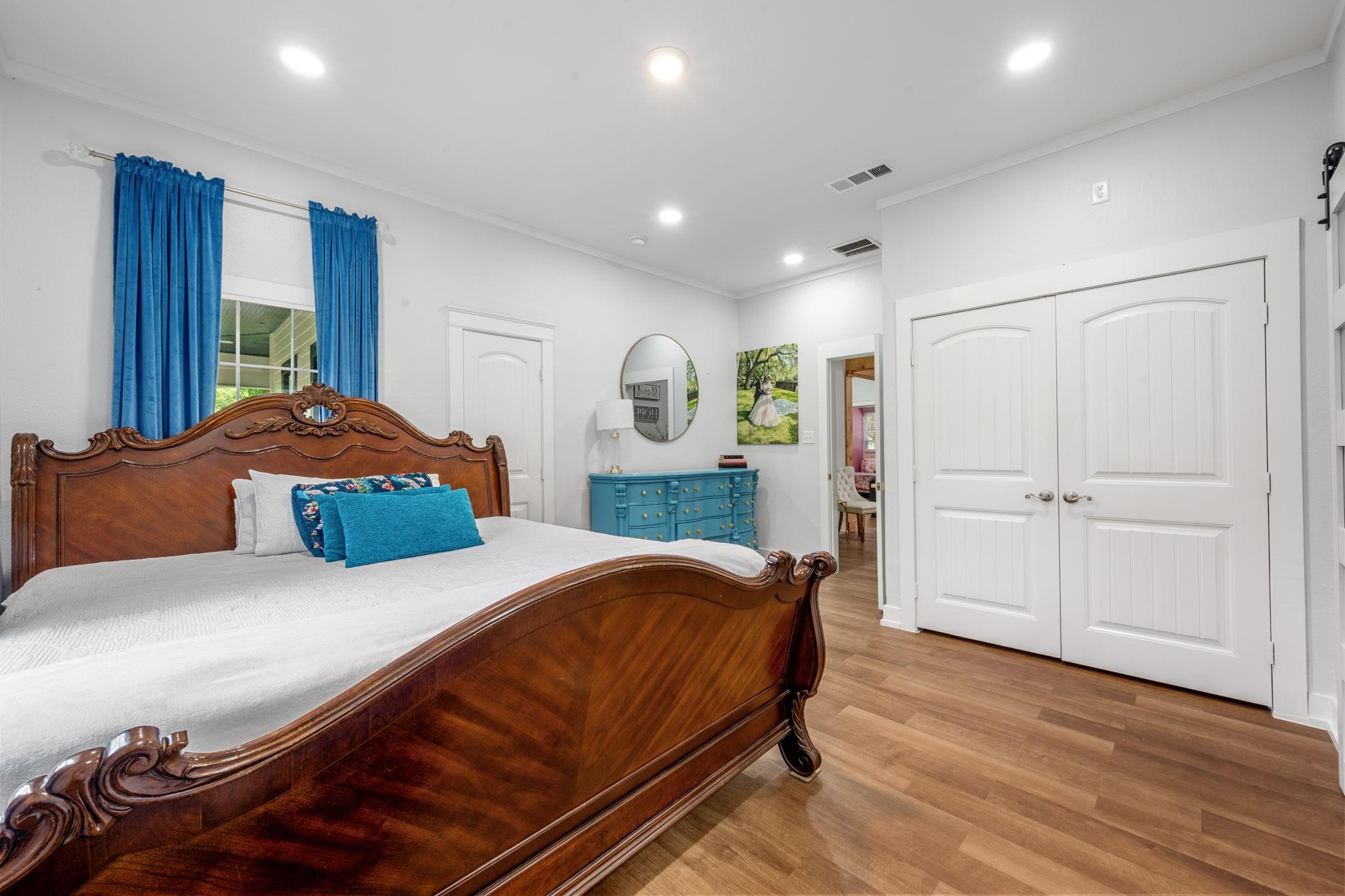 602 E 6th St, Cameron, TX 76520
