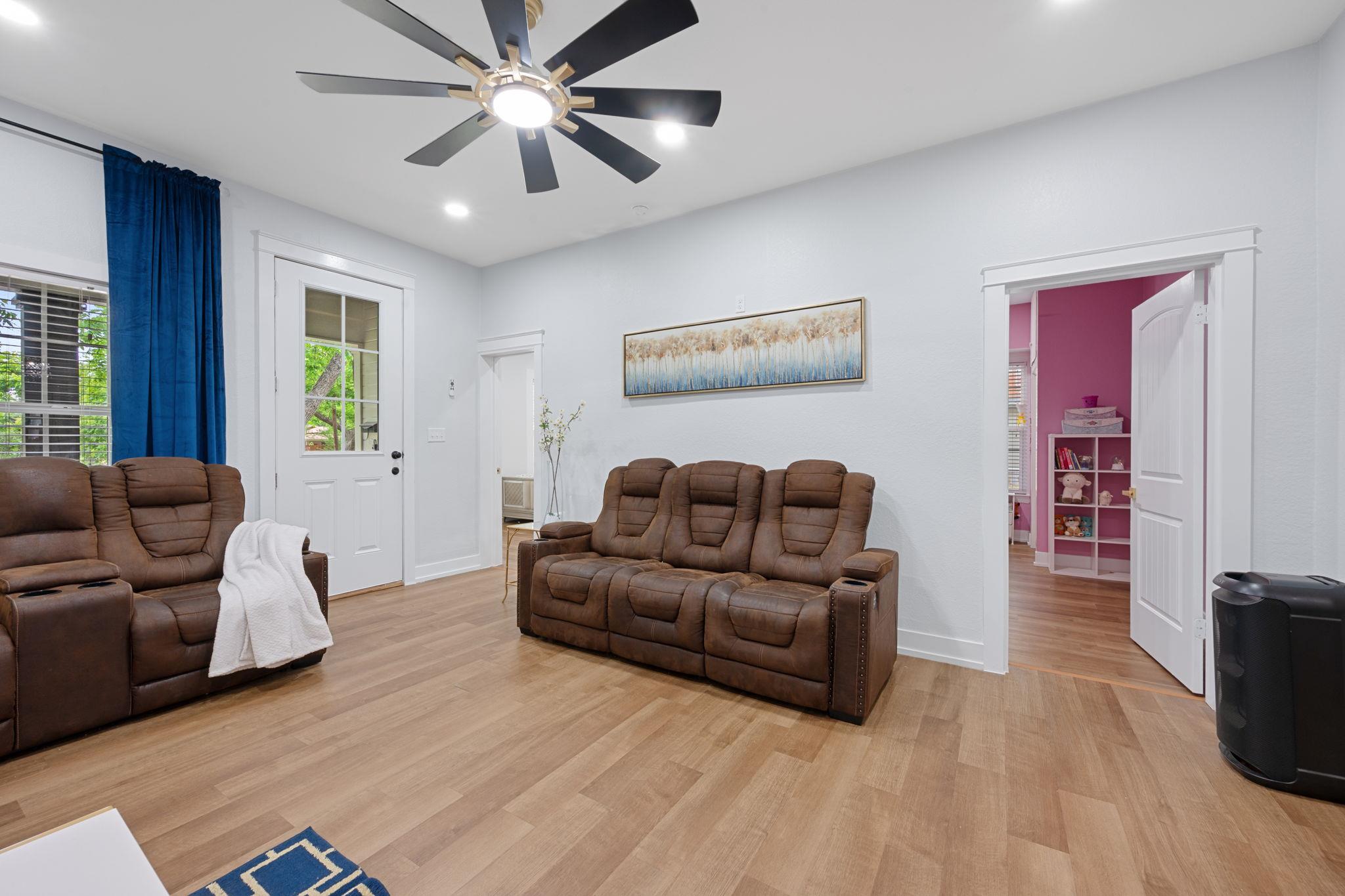 602 E 6th St, Cameron, TX 76520