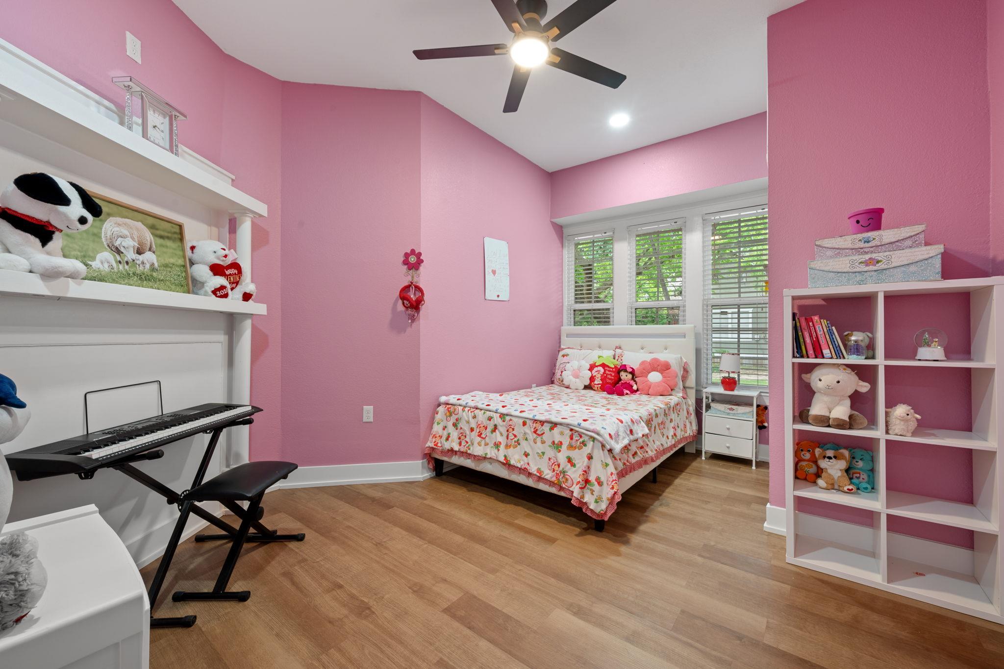 602 E 6th St, Cameron, TX 76520