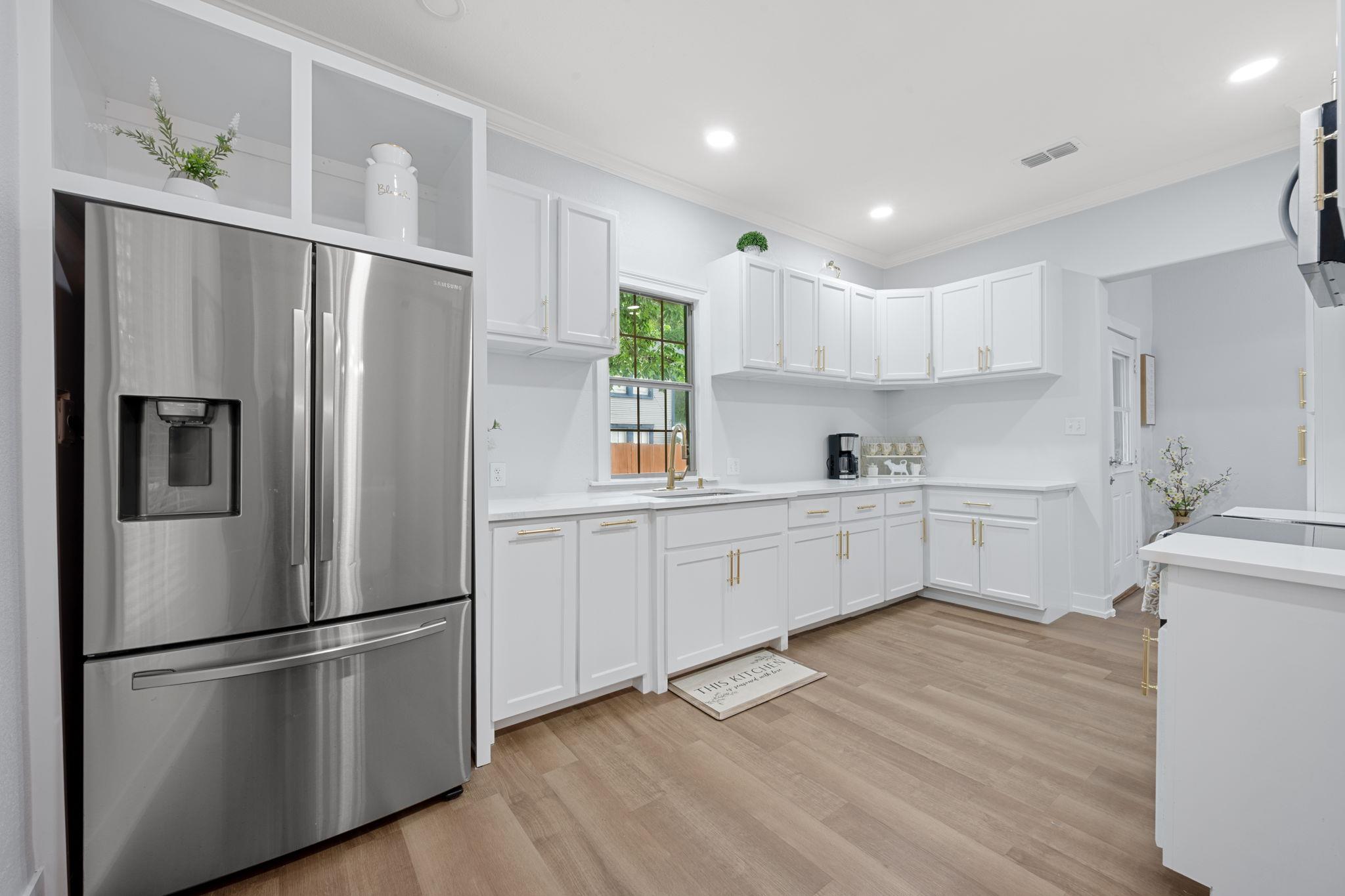 602 E 6th St, Cameron, TX 76520