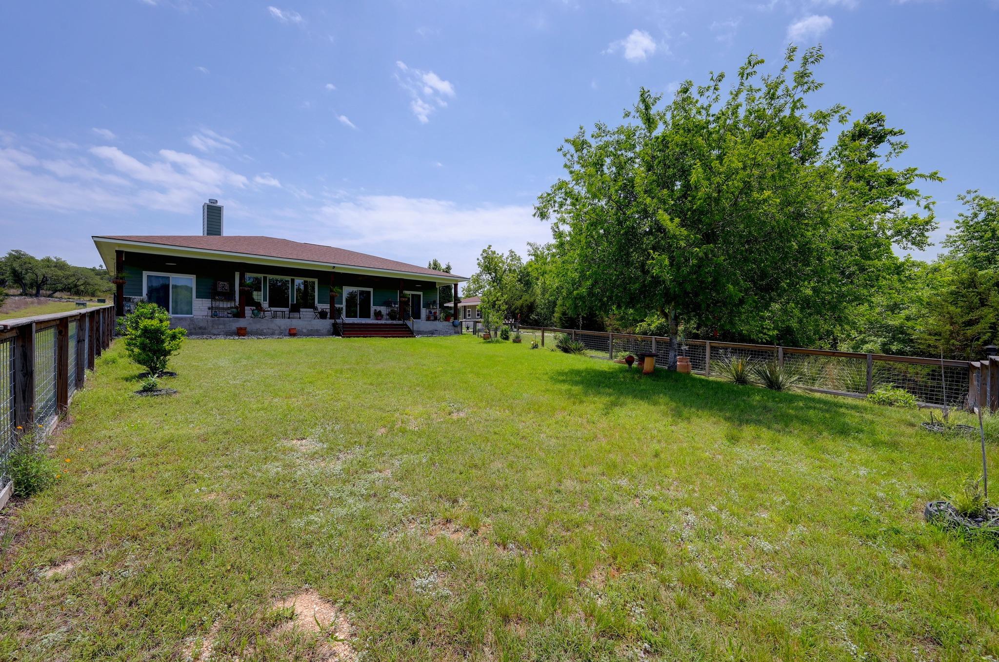 202 Falling Oak Dr, Blanco, TX 78606
