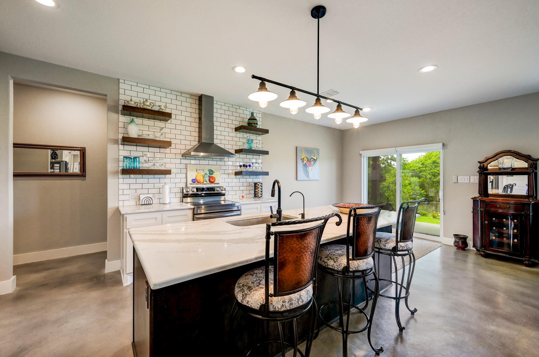 202 Falling Oak Dr, Blanco, TX 78606