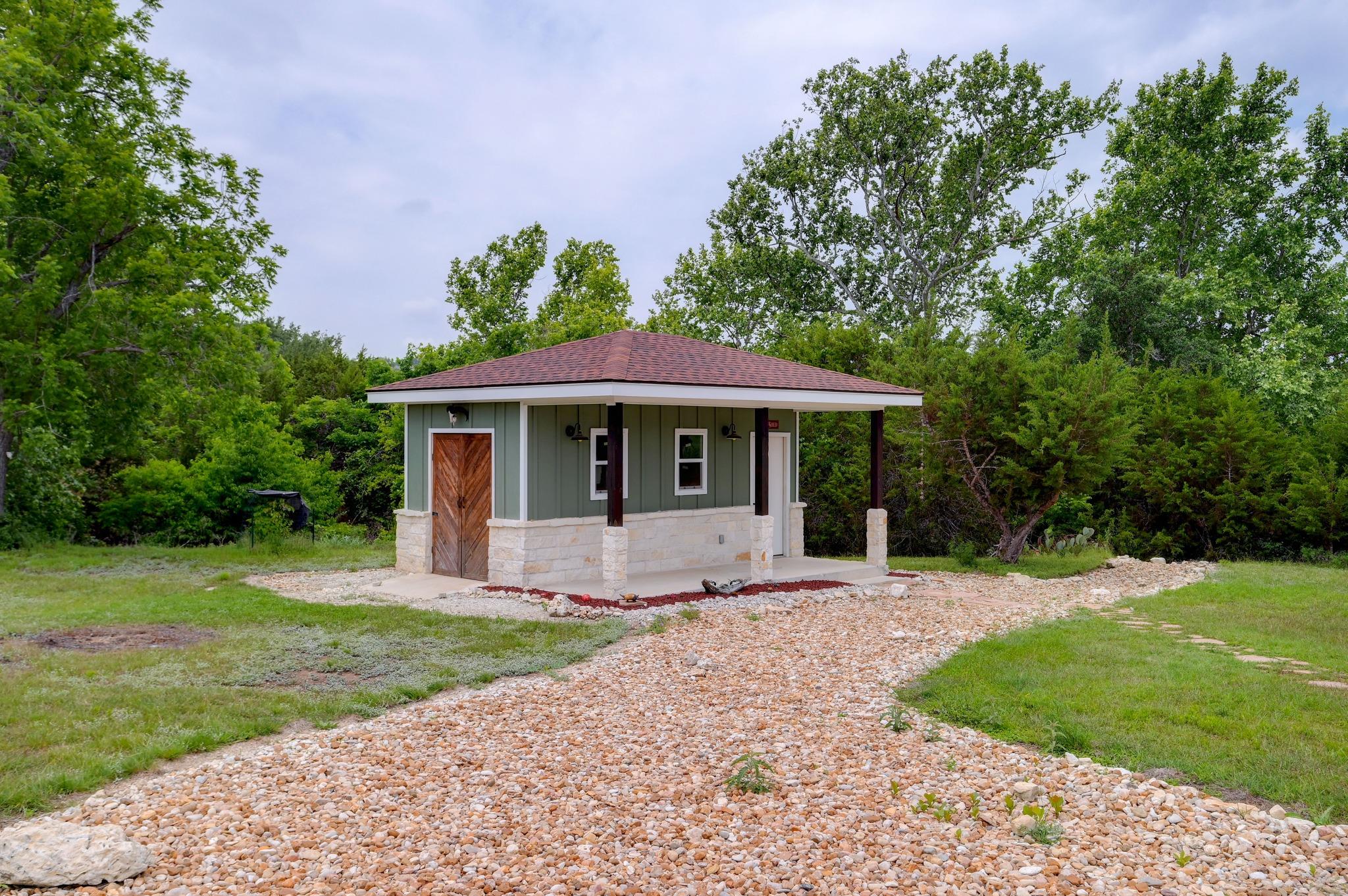 202 Falling Oak Dr, Blanco, TX 78606