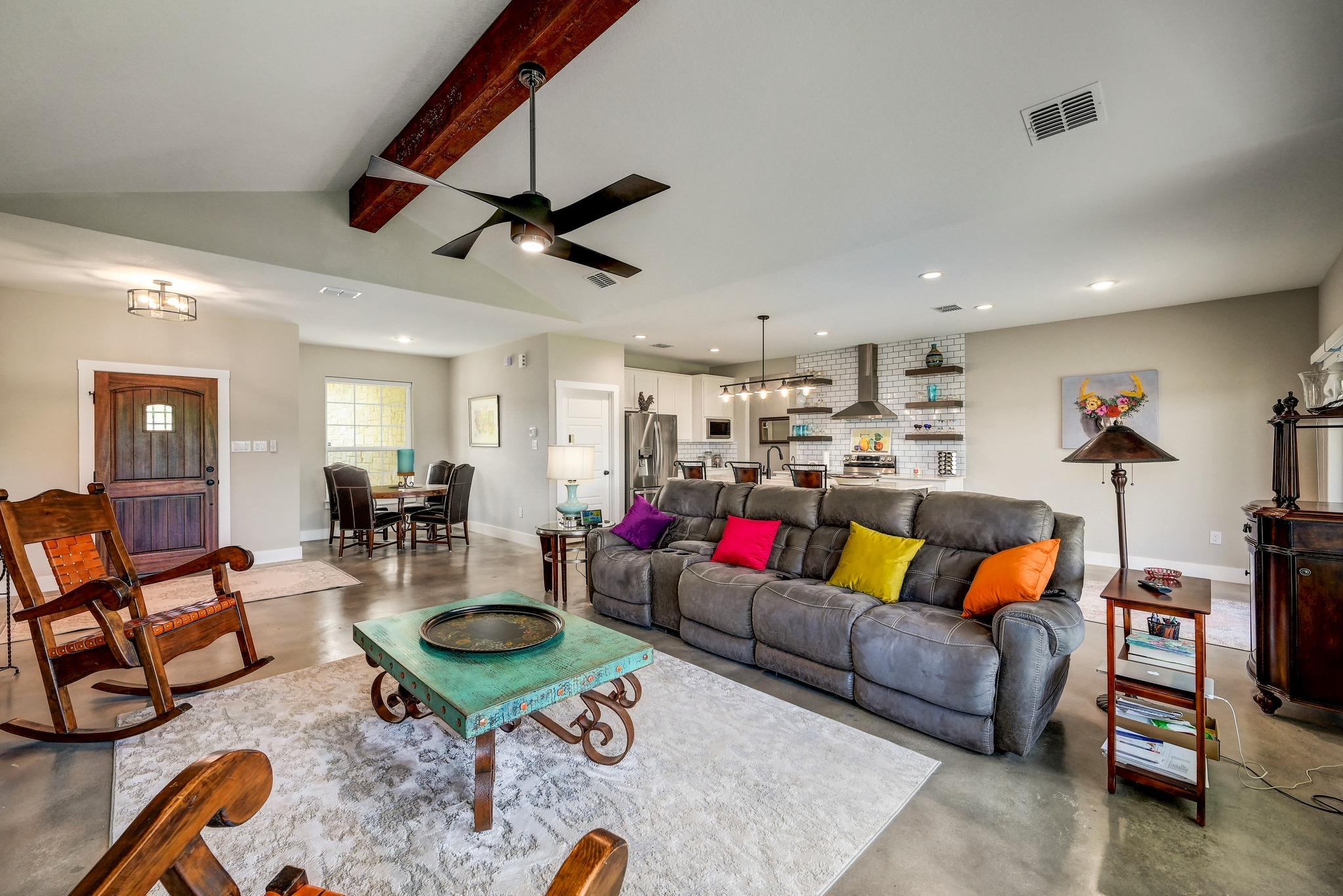 202 Falling Oak Dr, Blanco, TX 78606