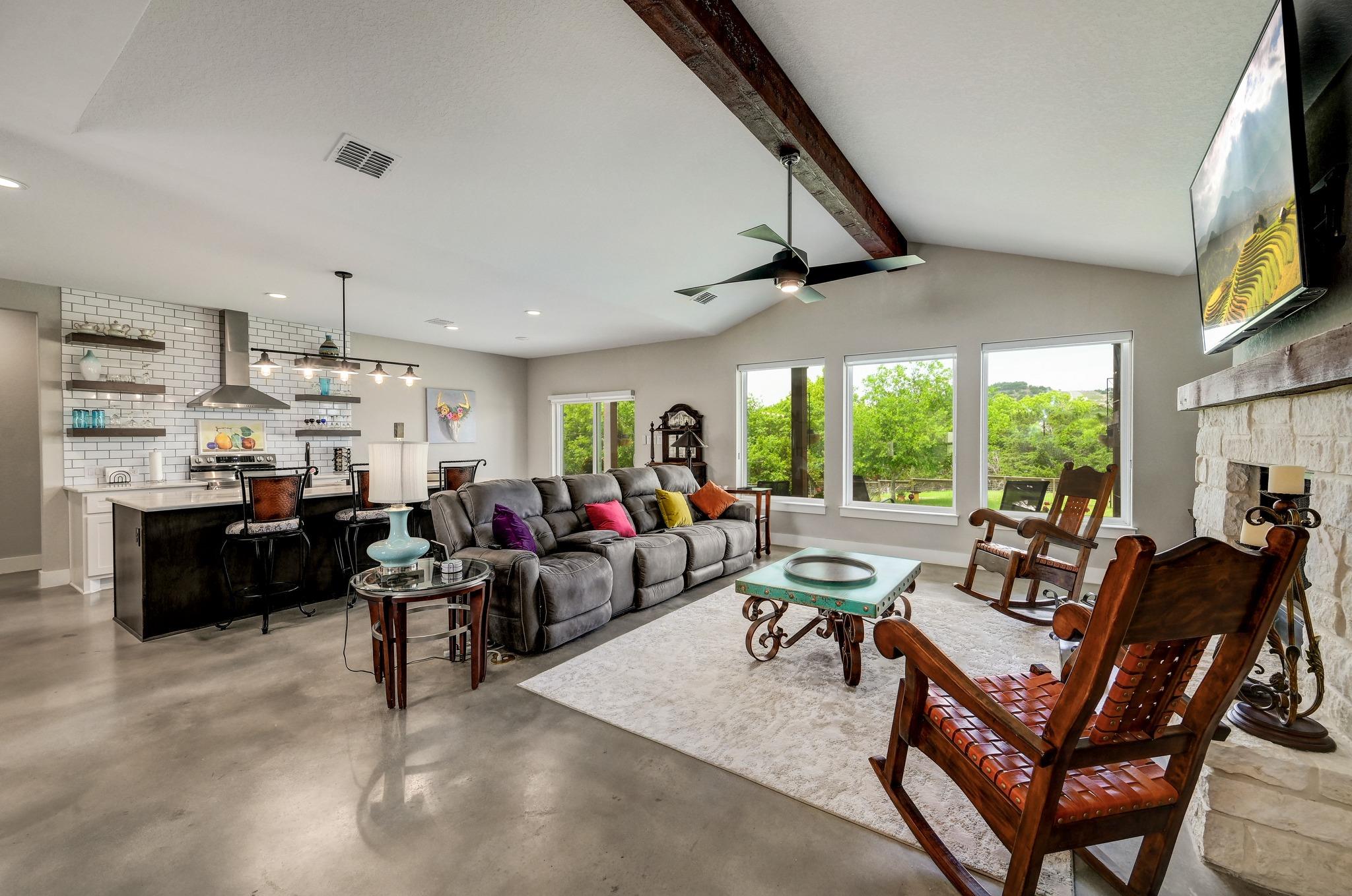202 Falling Oak Dr, Blanco, TX 78606