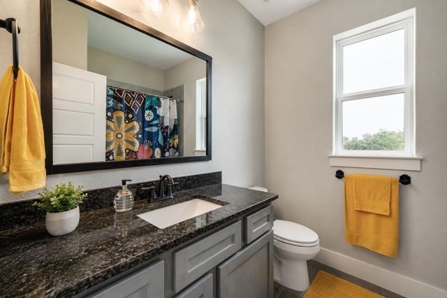 202 Falling Oak Dr, Blanco, TX 78606