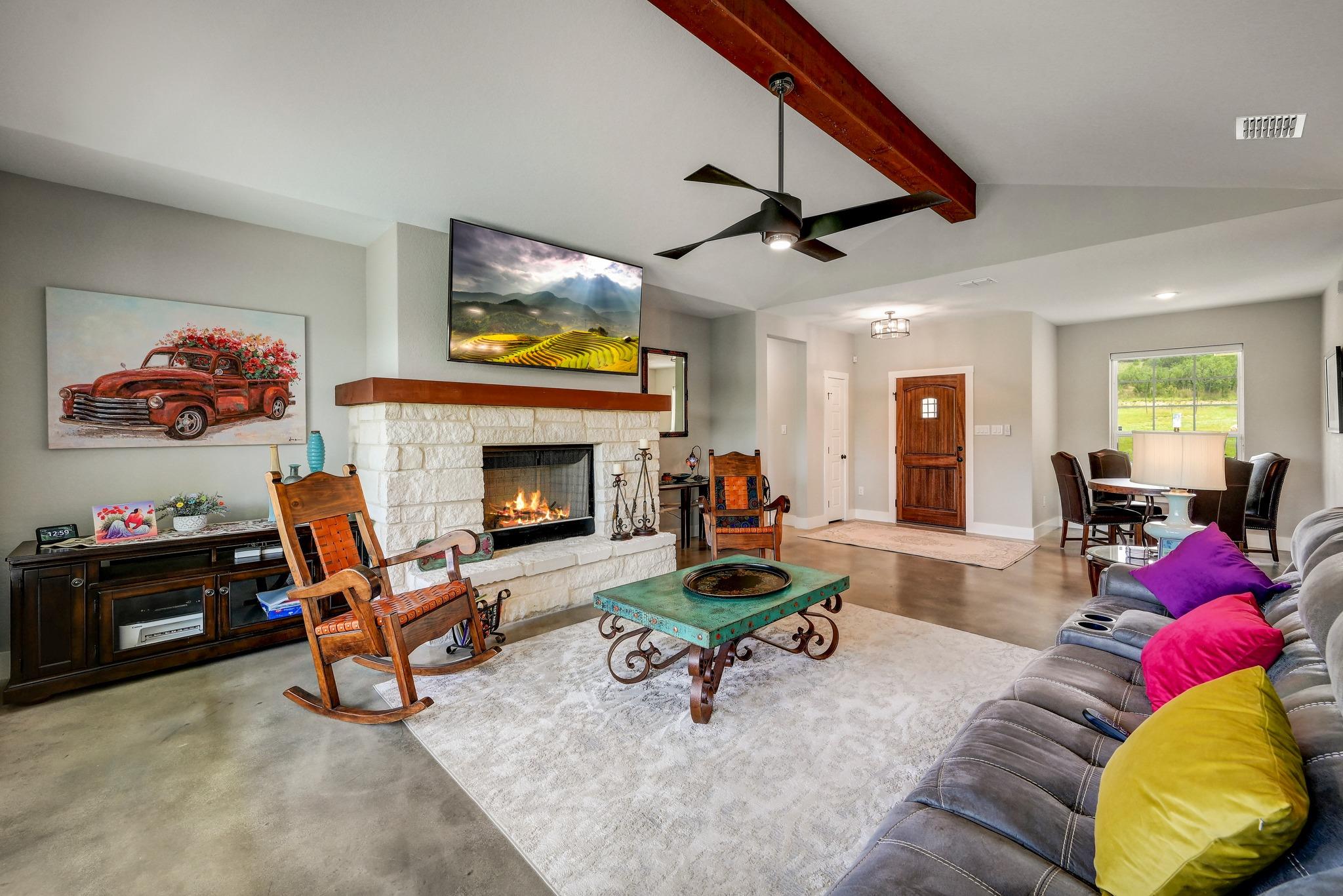202 Falling Oak Dr, Blanco, TX 78606