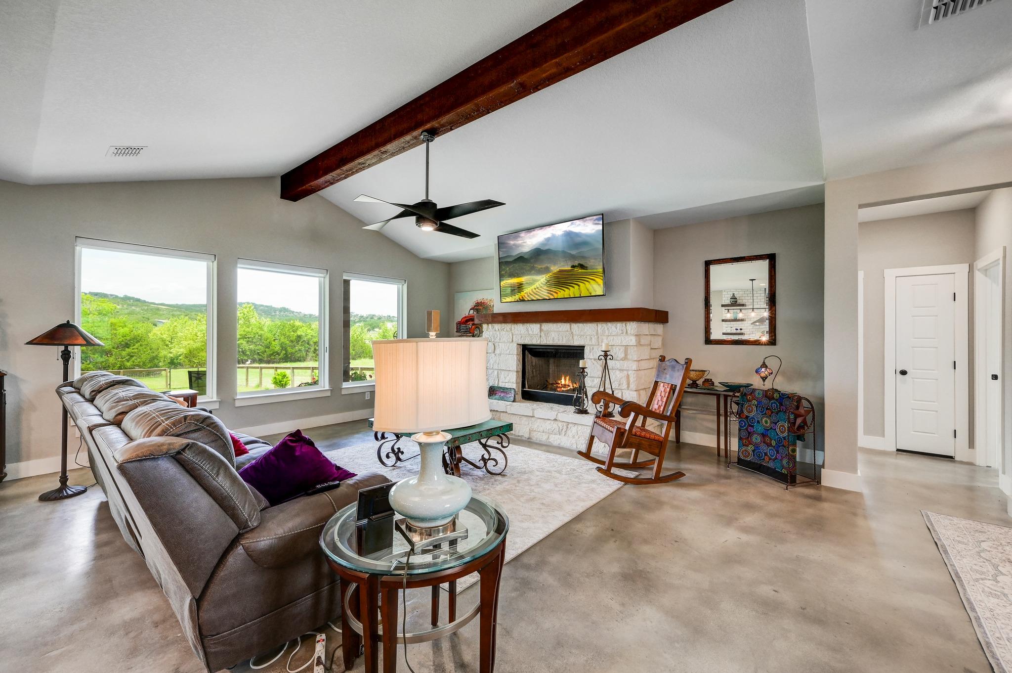 202 Falling Oak Dr, Blanco, TX 78606