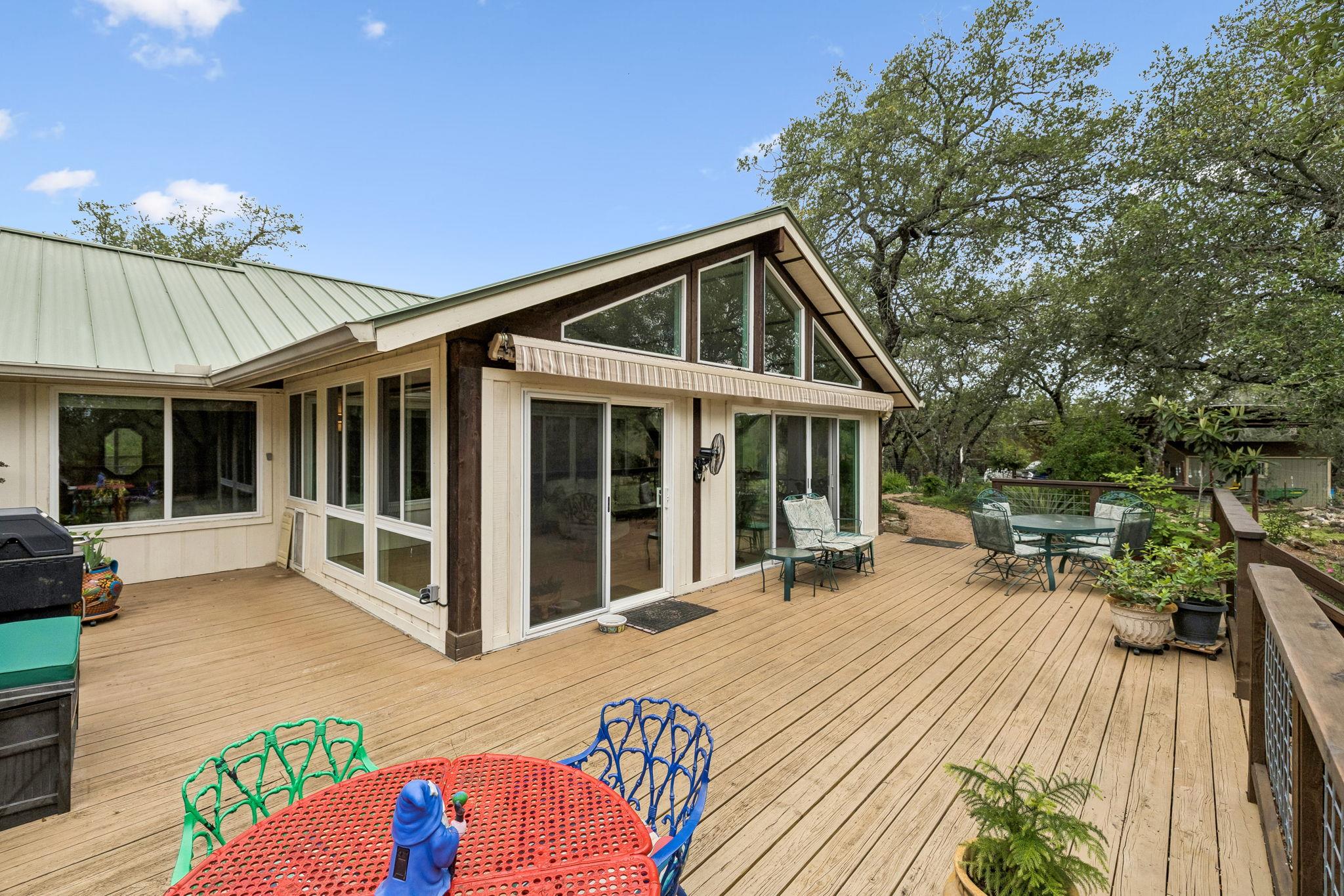300 Bluff Rd, Spicewood, TX 78669