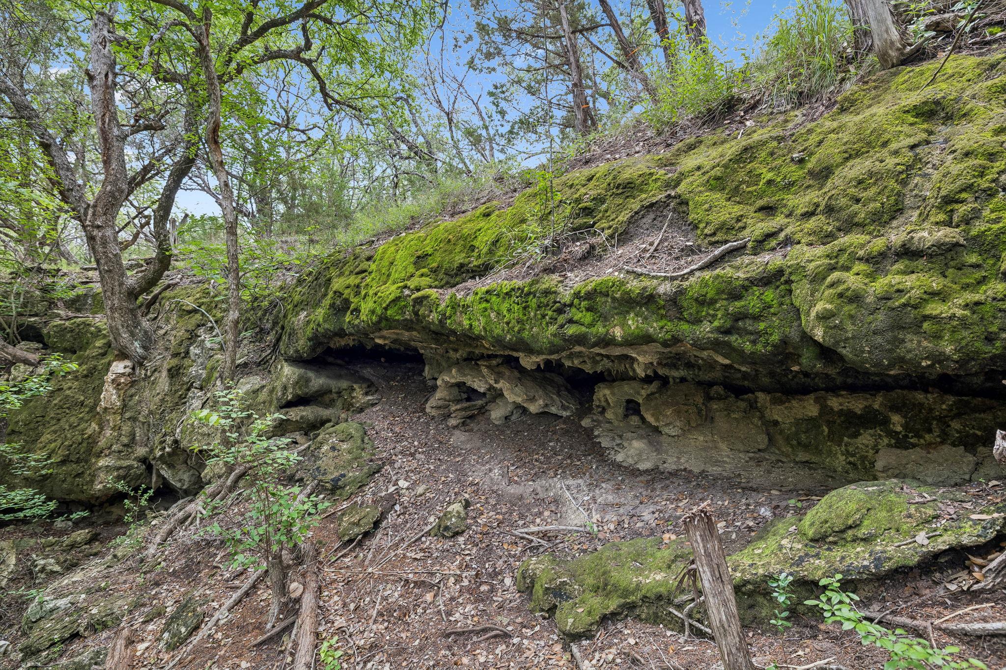 300 Bluff Rd, Spicewood, TX 78669