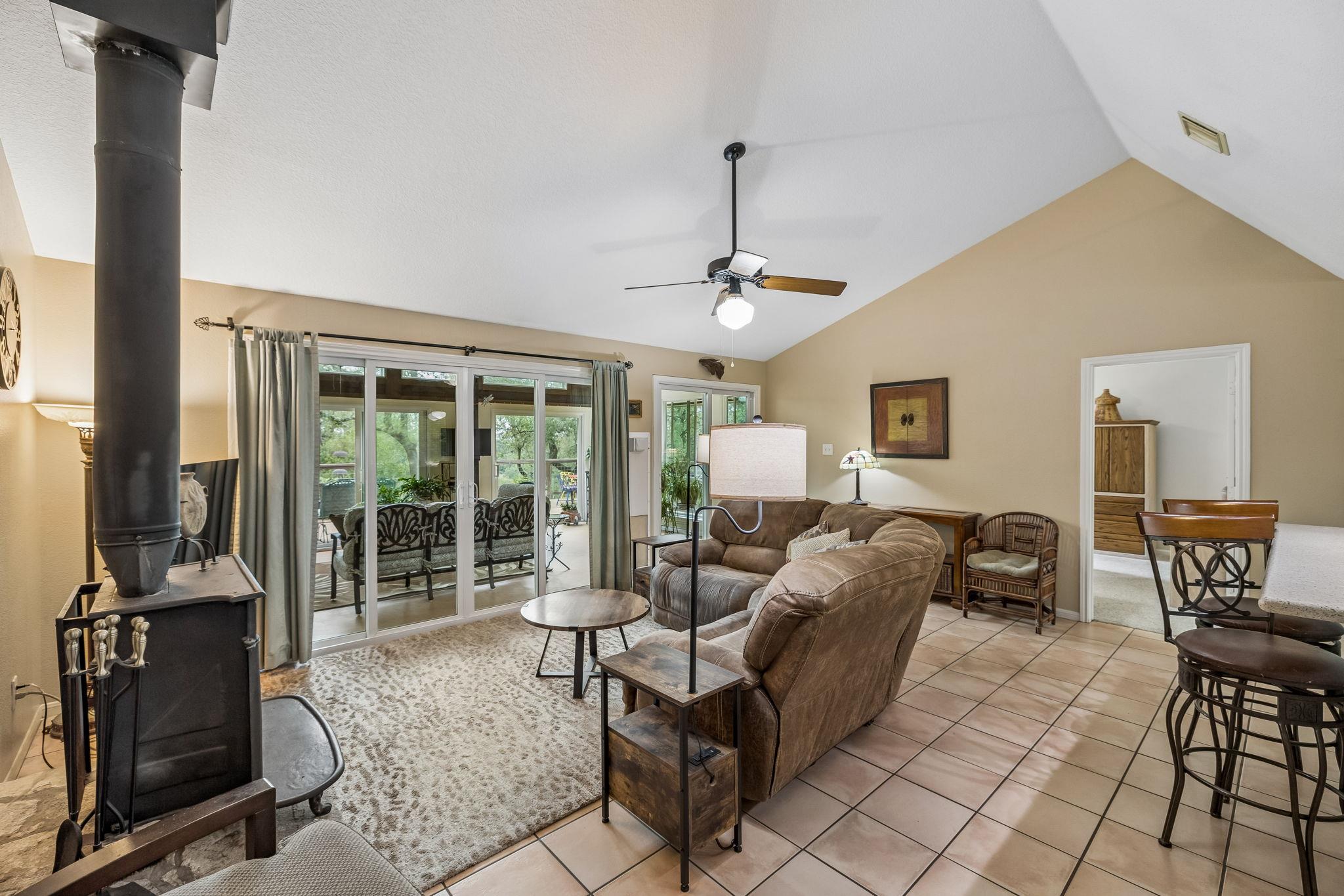 300 Bluff Rd, Spicewood, TX 78669